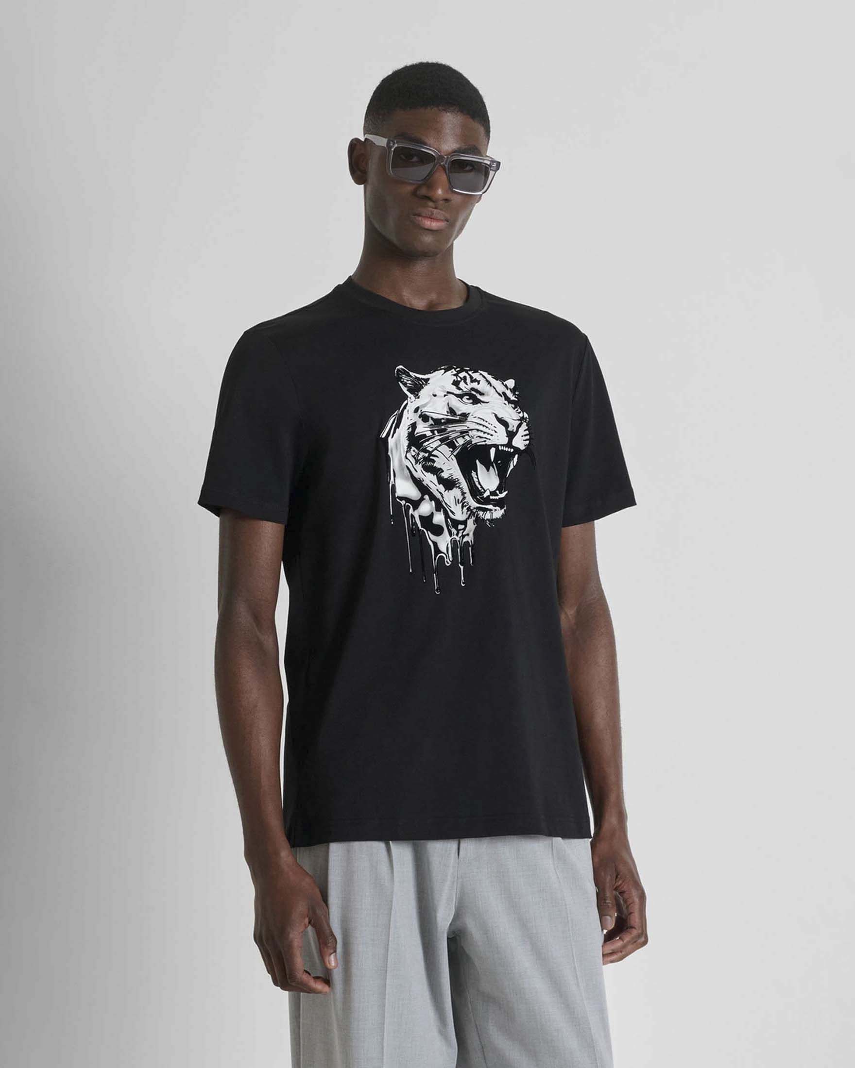 T-shirt nera in cotone con stampa tigre