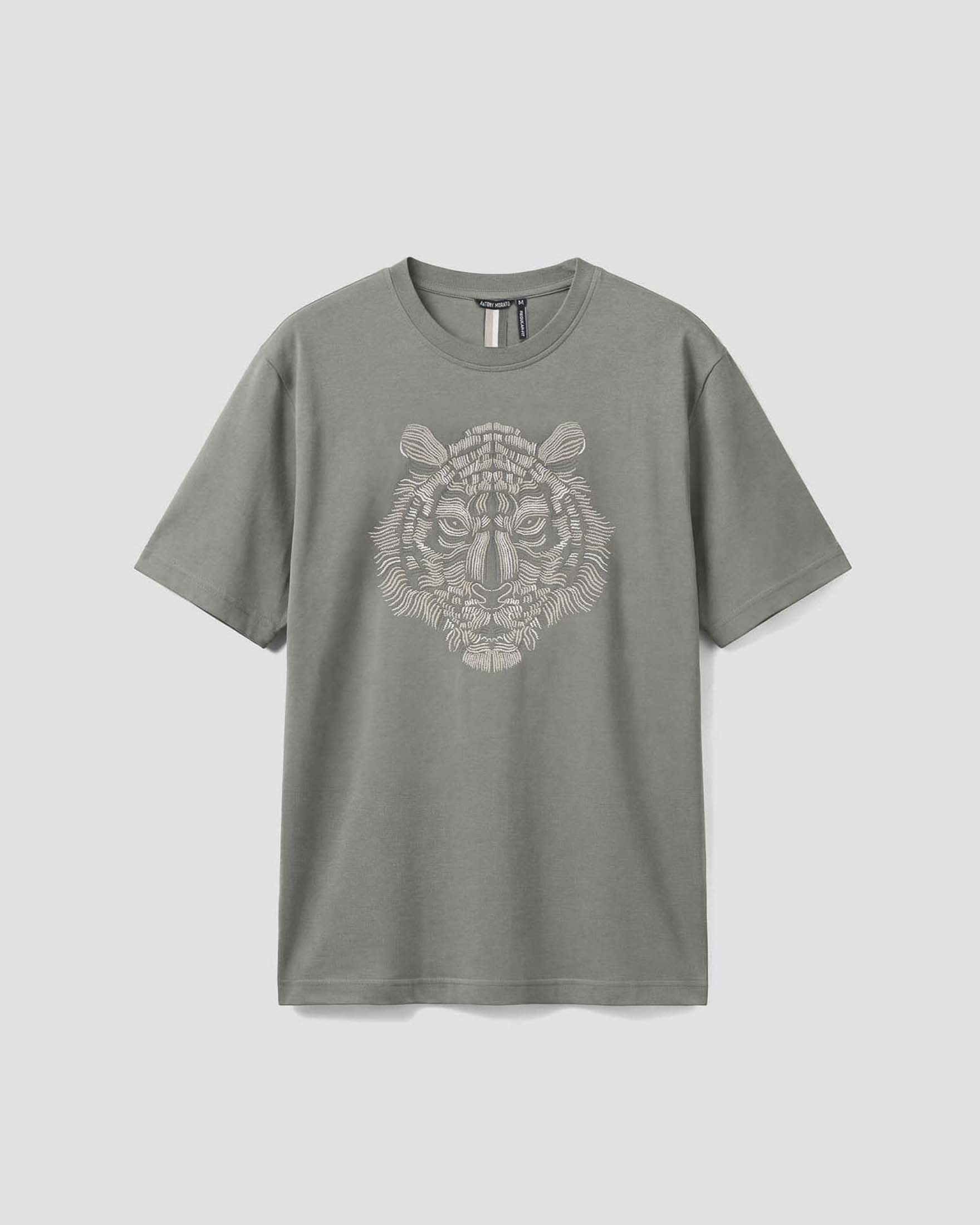 T-shirt verde salvia in cotone con ricamo tigre