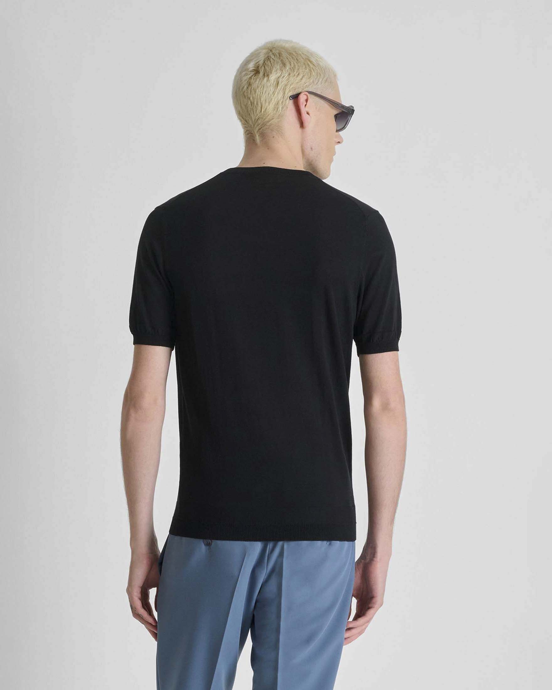 T-shirt mezza manica Antony Morato nera in maglia di cotone e viscosa image
