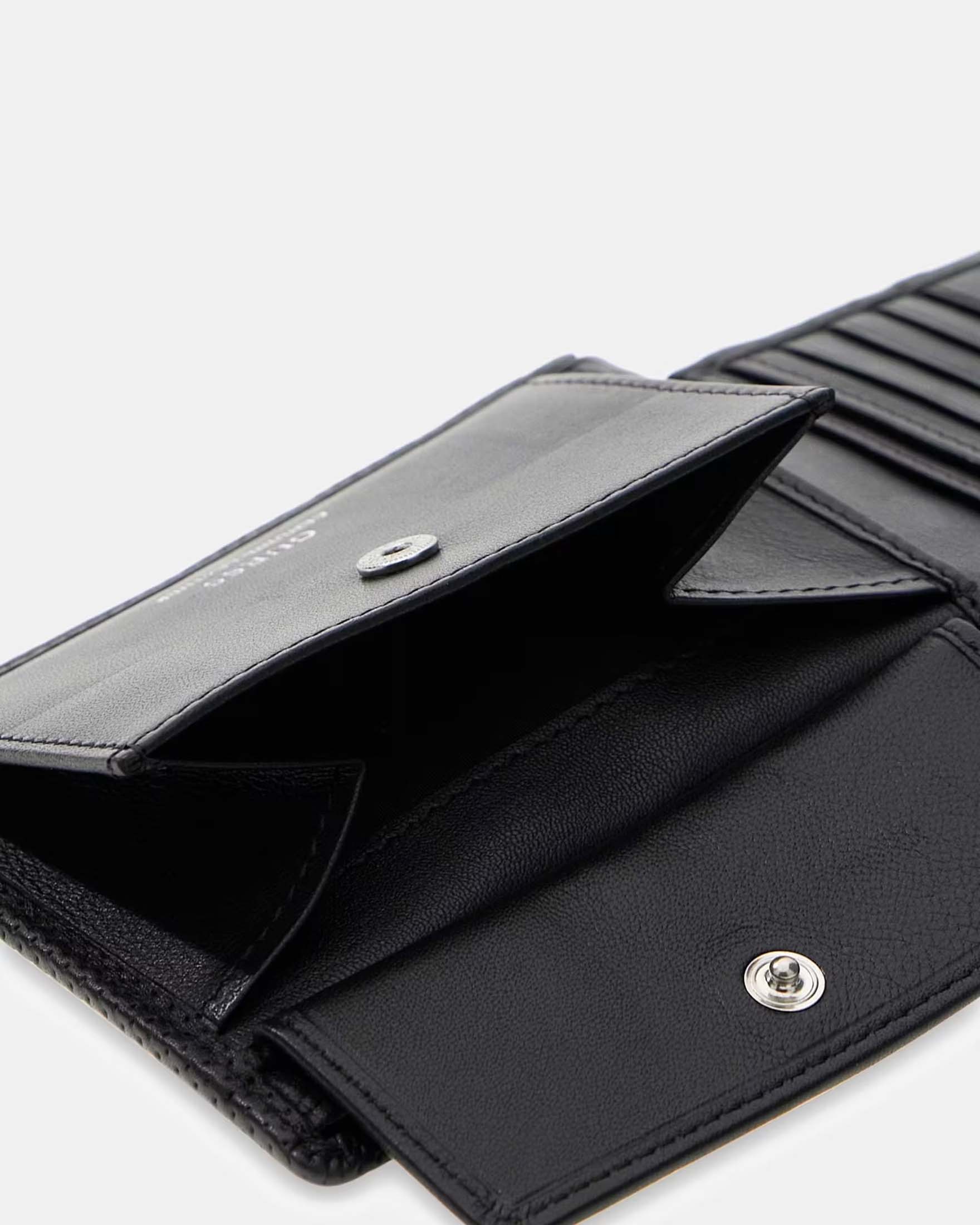 Portafoglio Guess in pelle traforata con portamonete