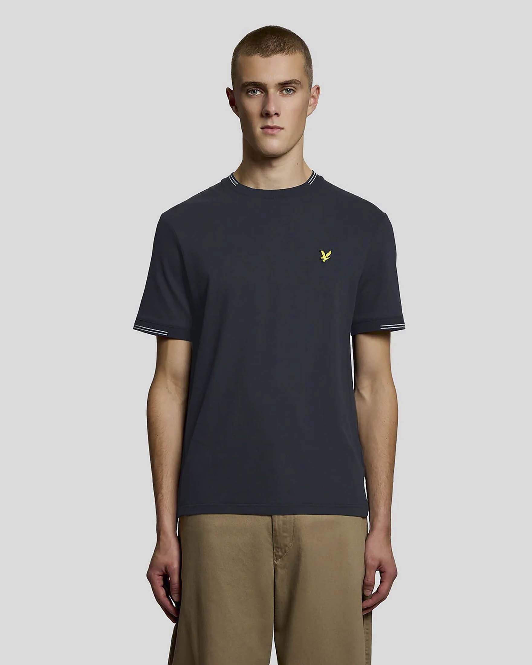 T-shirt mezza manica Lyle & Scott blu in piquè di cotone stretch con bordino in contrasto image