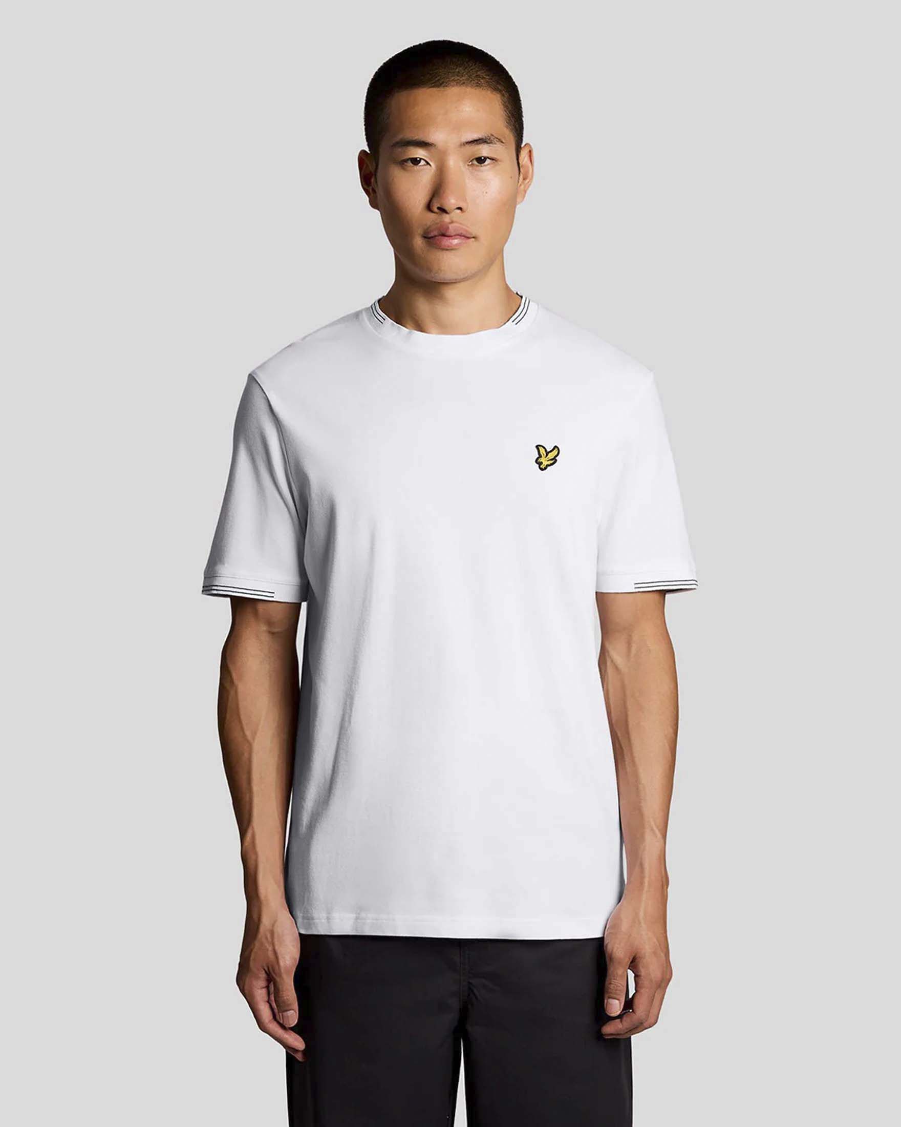 T-shirt mezza manica Lyle & Scott bianca in piquè di cotone stretch con bordino in contrasto image