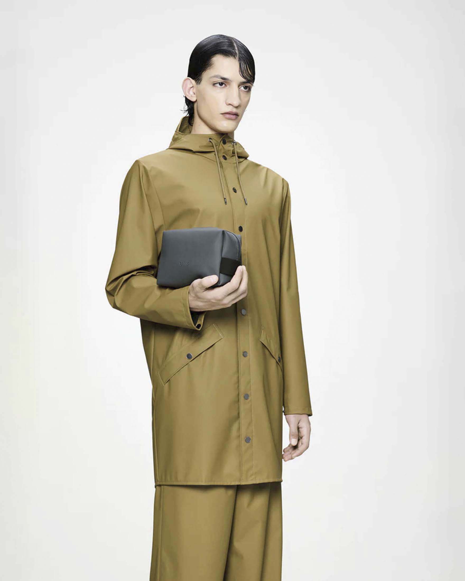 Wash Bag Small antracite Rains in tessuto impermeabile dal finish opaco image