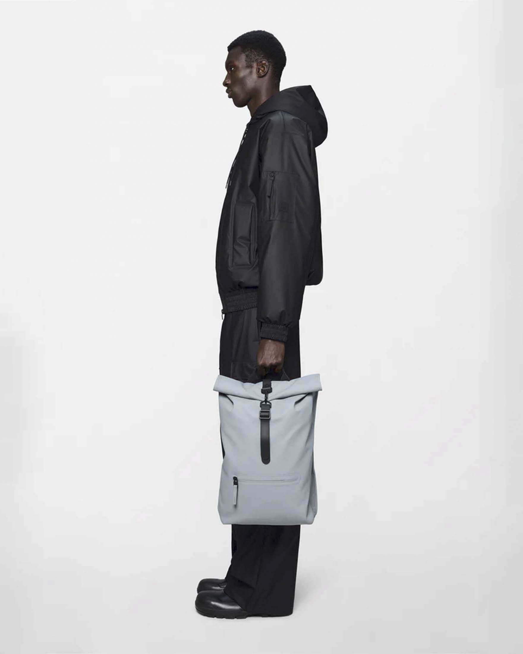 Zaino Rains Rolltop Rucksack Rains grigio in tessuto tecnico impermeabile effetto gommato image