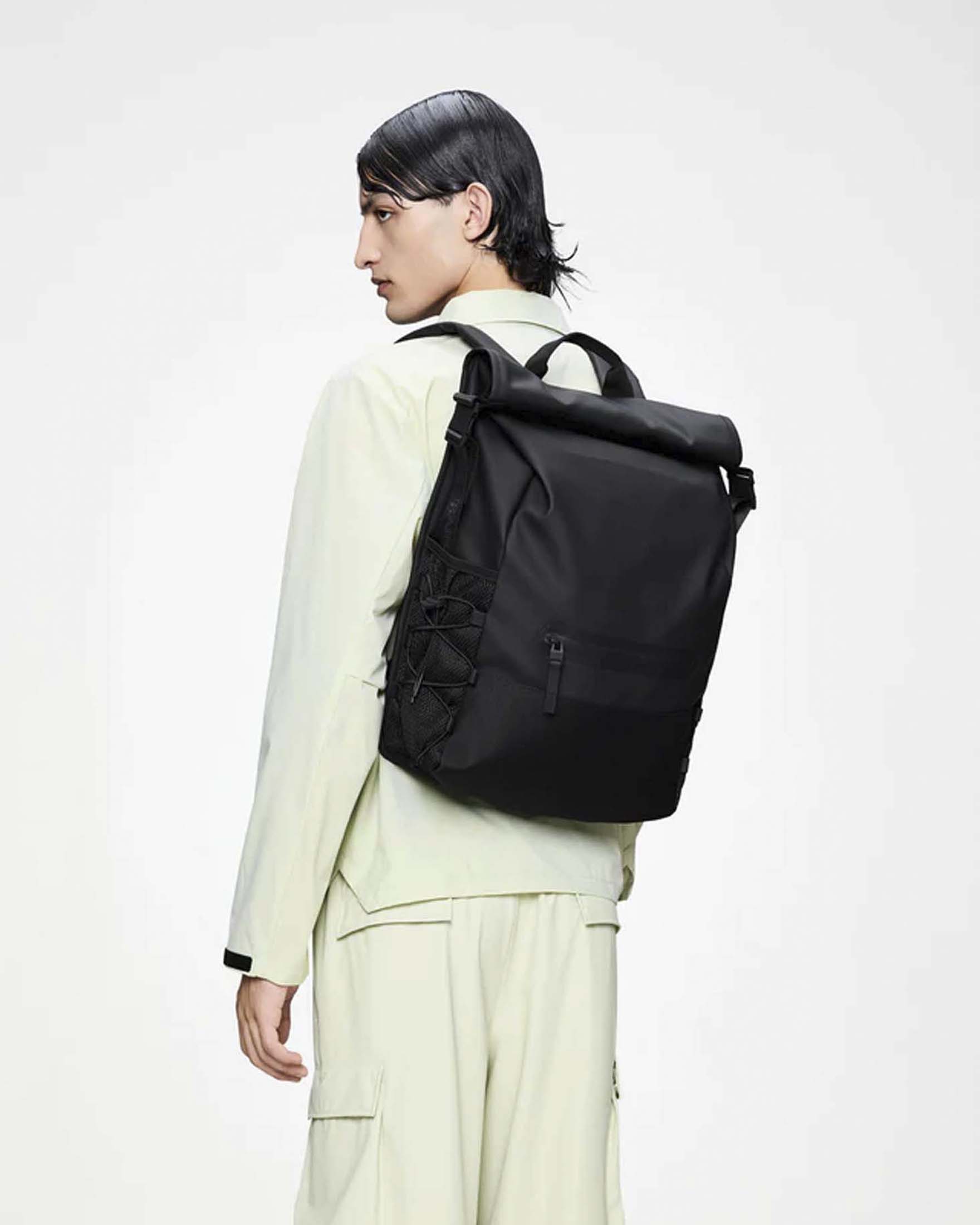 Zaino Trail Mountaineer Rolltop Rains nero in tessuto tecnico impermeabile effetto gommato image