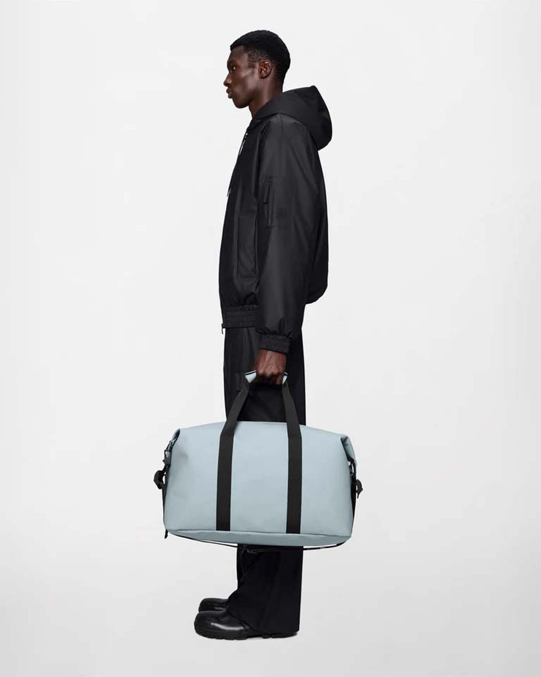 Borsa Rains Weekend Bag grigia in tessuto impermeabile effetto gommato con tracolla removibile image