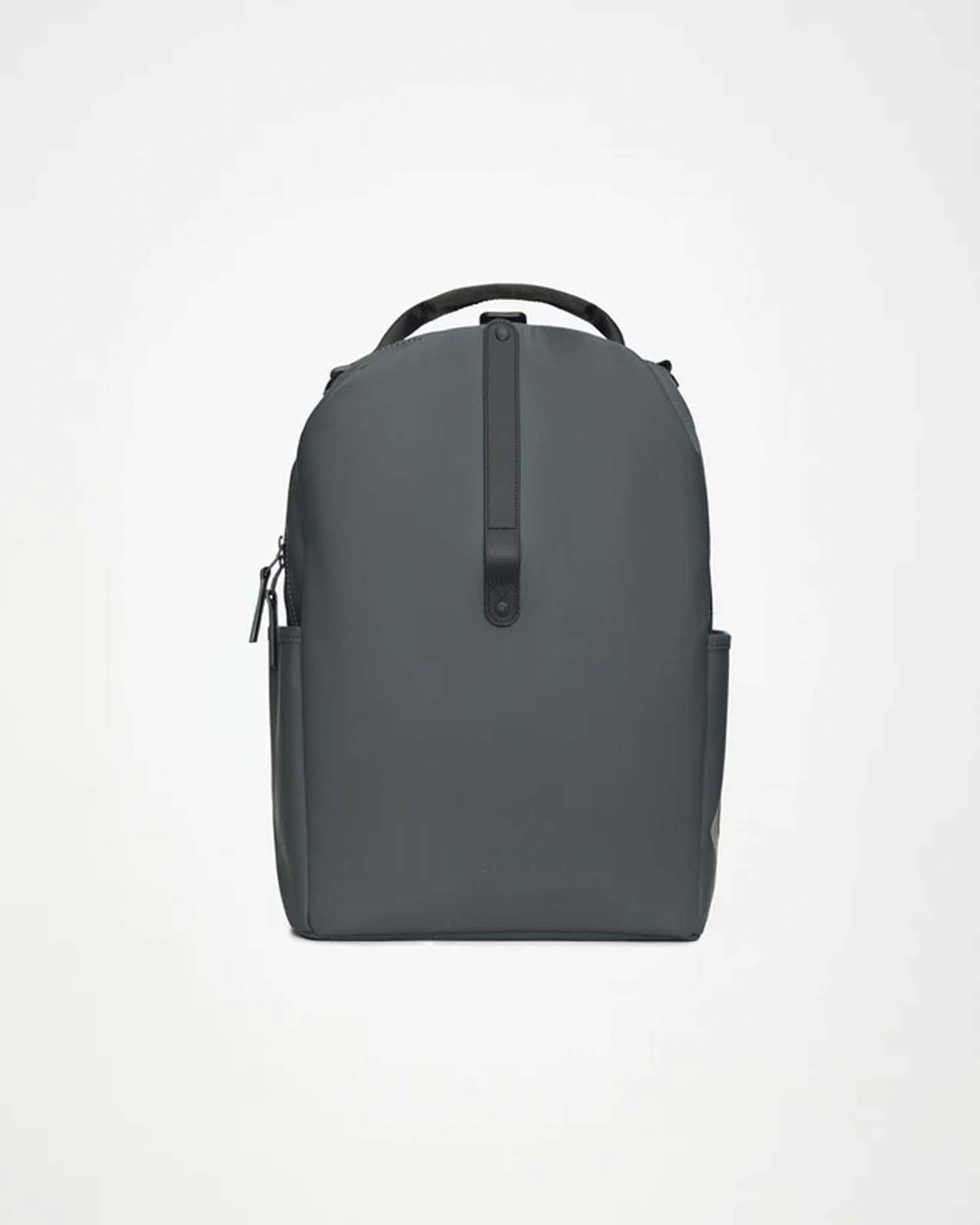 Zaino Clip Front Backpack Rains antracite in tessuto tecnico impermeabile effetto gommato