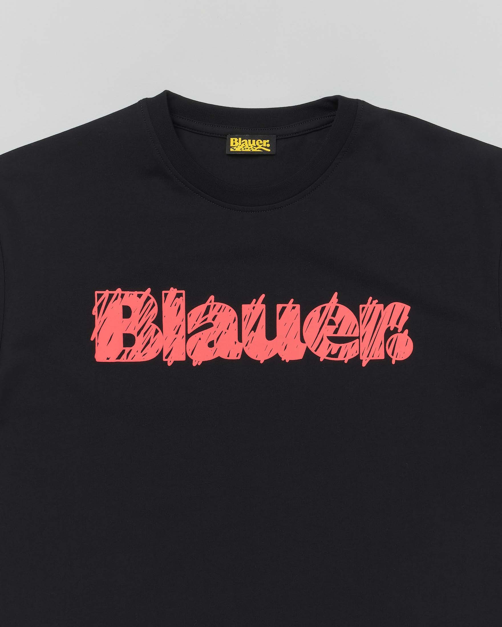 T-shirt nera Blauer in cotone stretch con scritta logo rossa image