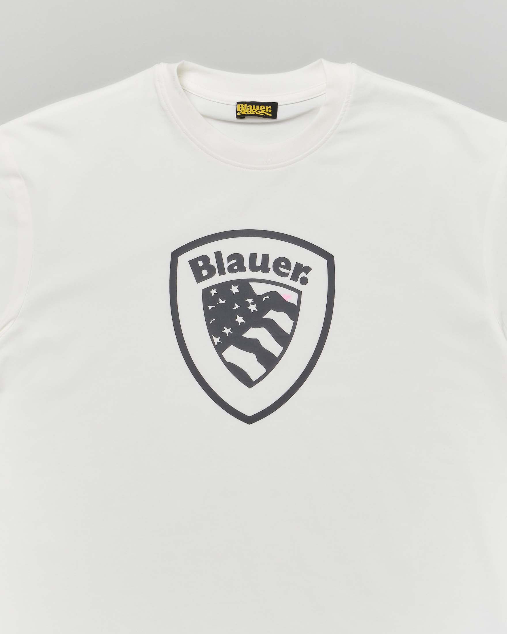 T-shirt bianca Blauer con scudo logo nero image