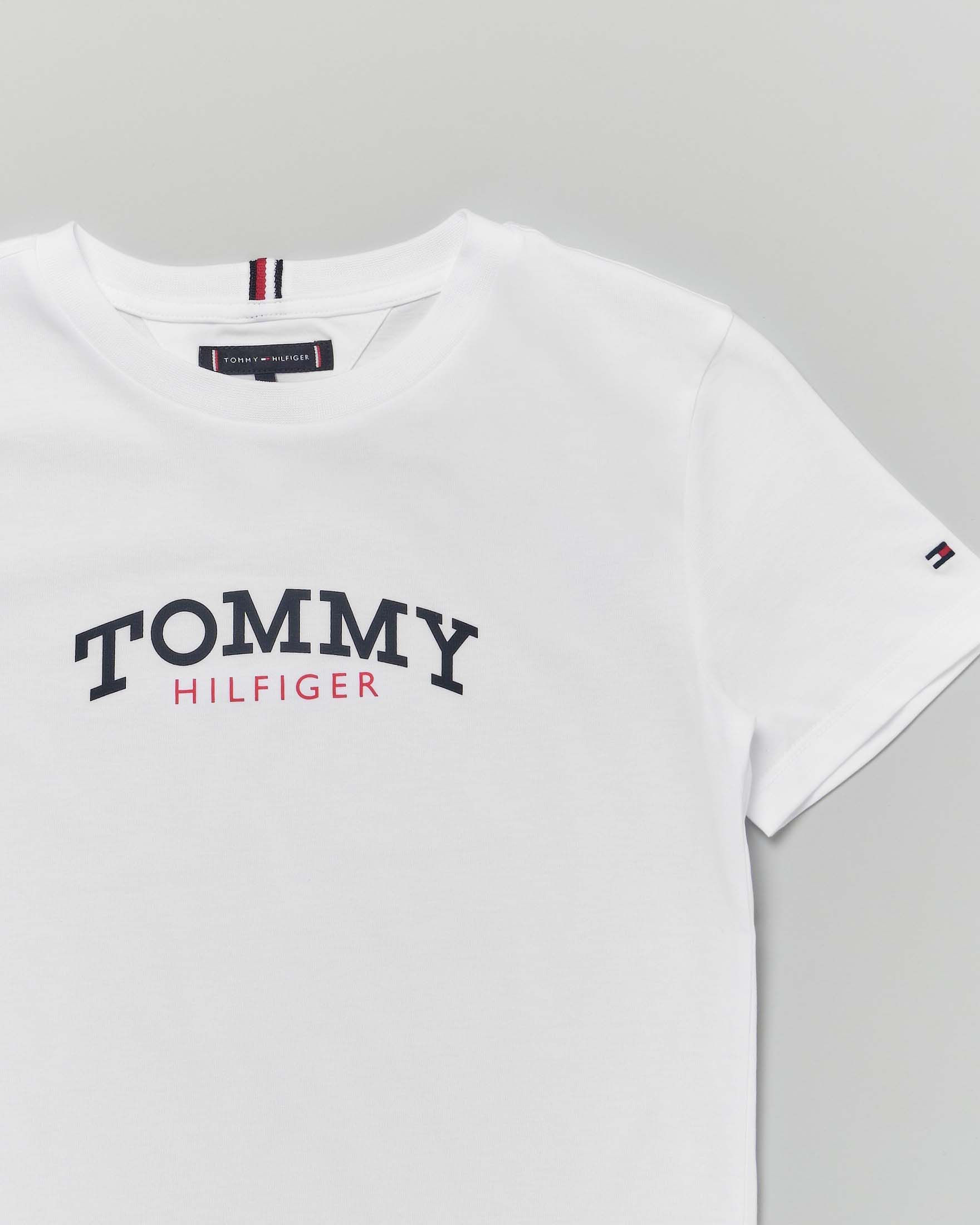 T-shirt Tommy Hilfiger bianca in puro cotone con scritta logo image