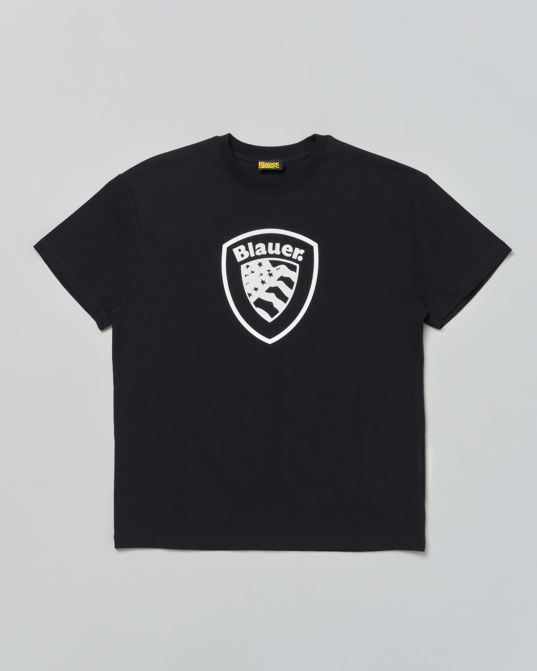 T-shirt nera con scudo logo bianco