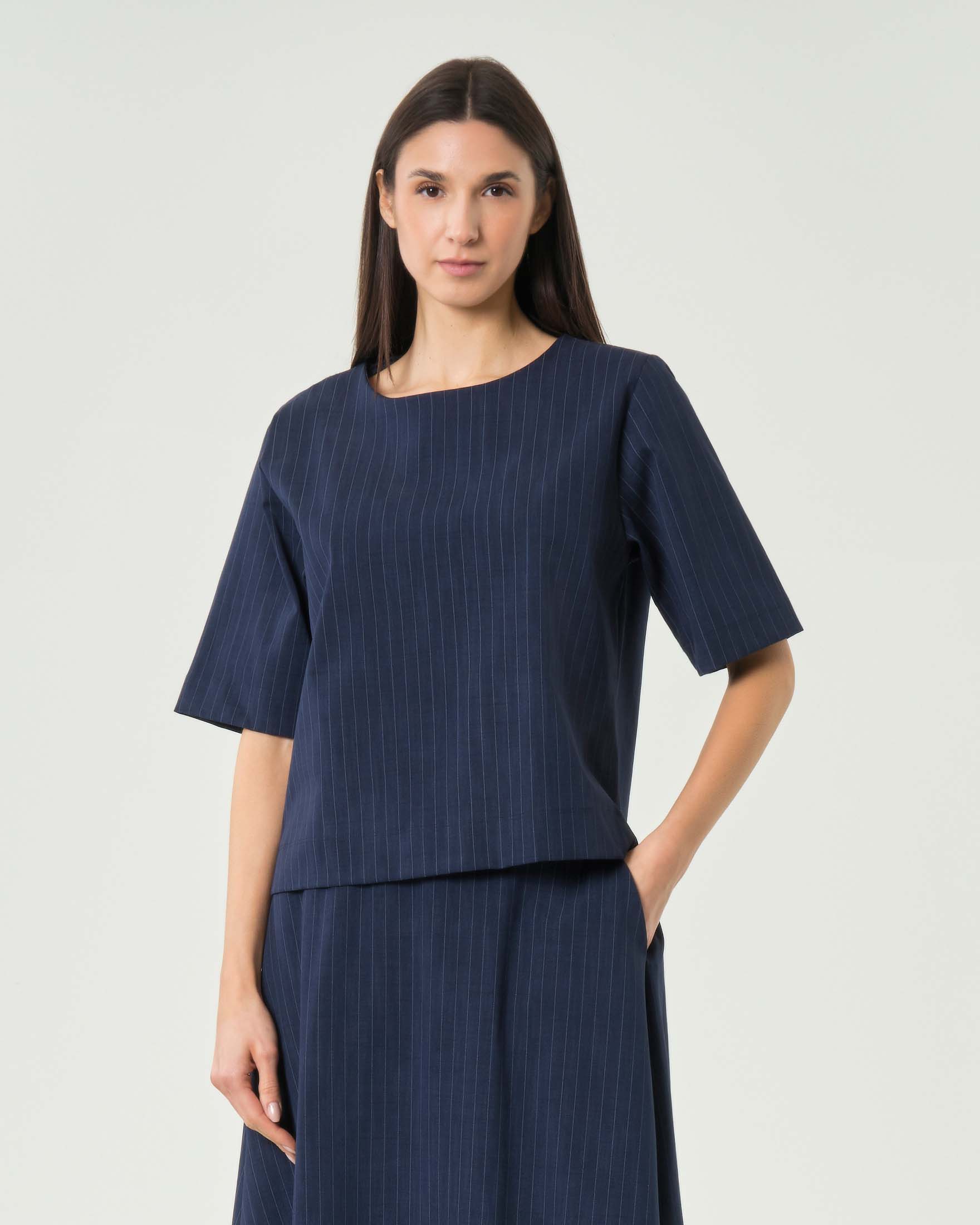 Maglia mezze maniche blu gessata ampia in misto cotone con scollo a giro
