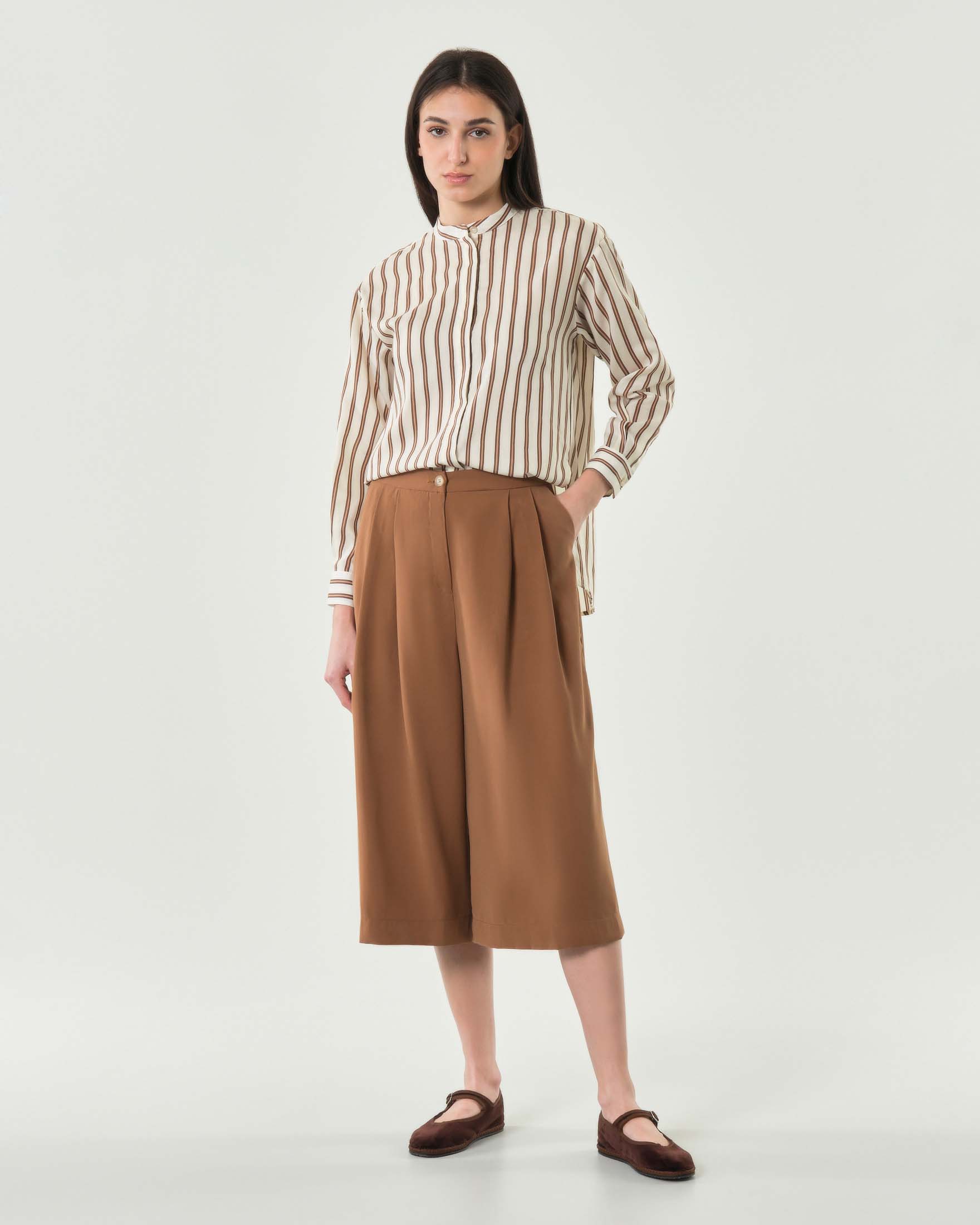 Pantalone cropped Hlo! cuoio in misto viscosa con pince frontali