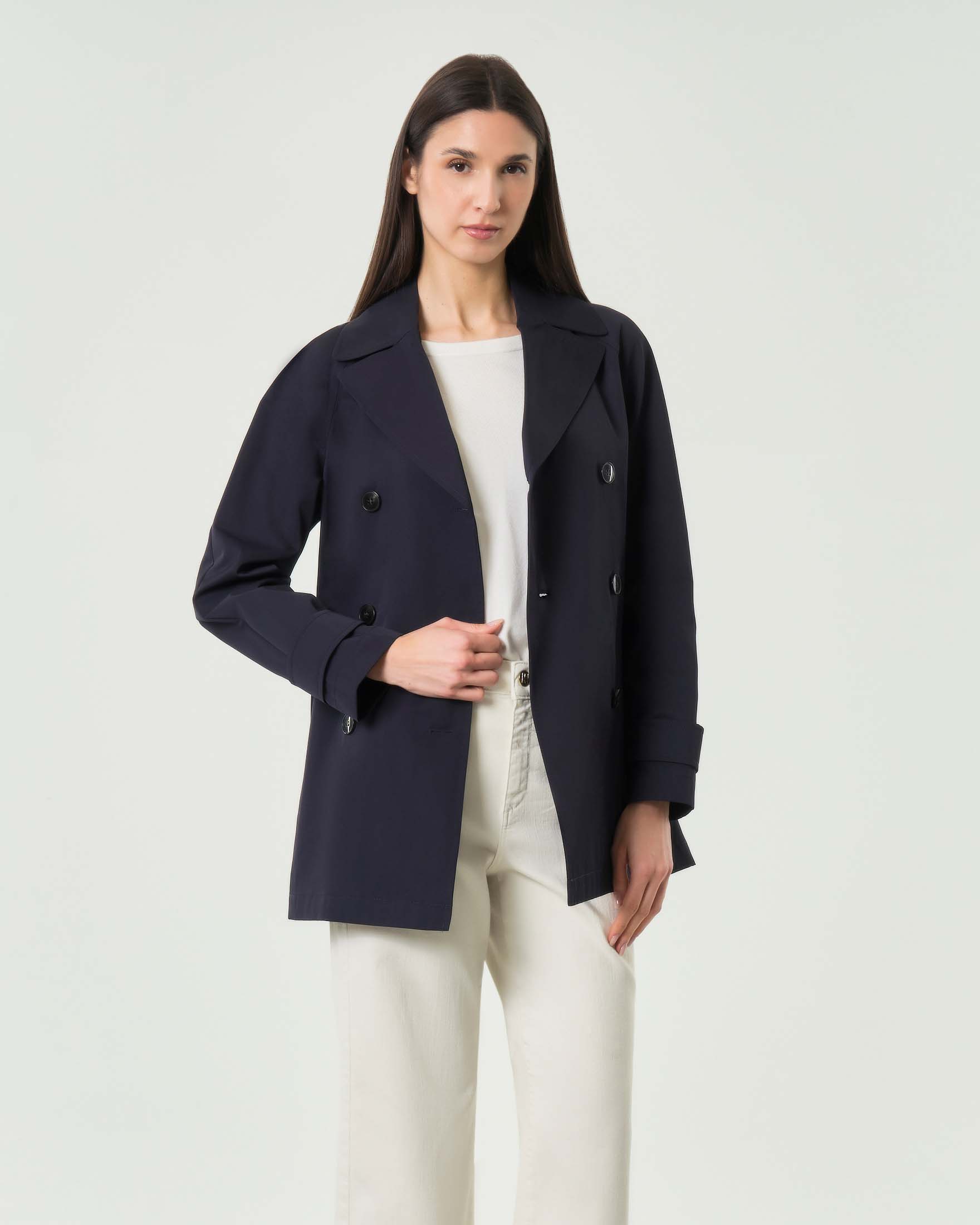 Trench corto doppiopetto blu Emme Marella in gabardina antigoccia con bavoletta e laccetti ai polsi