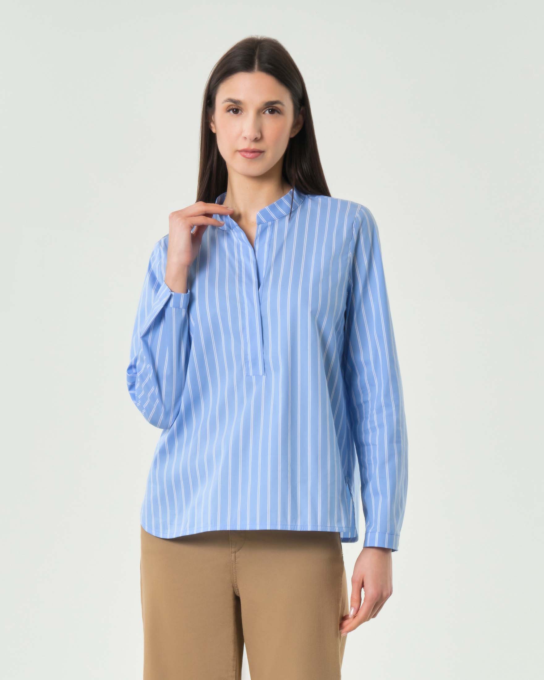 Camicia serafino azzurra a righe con collo alla coreana