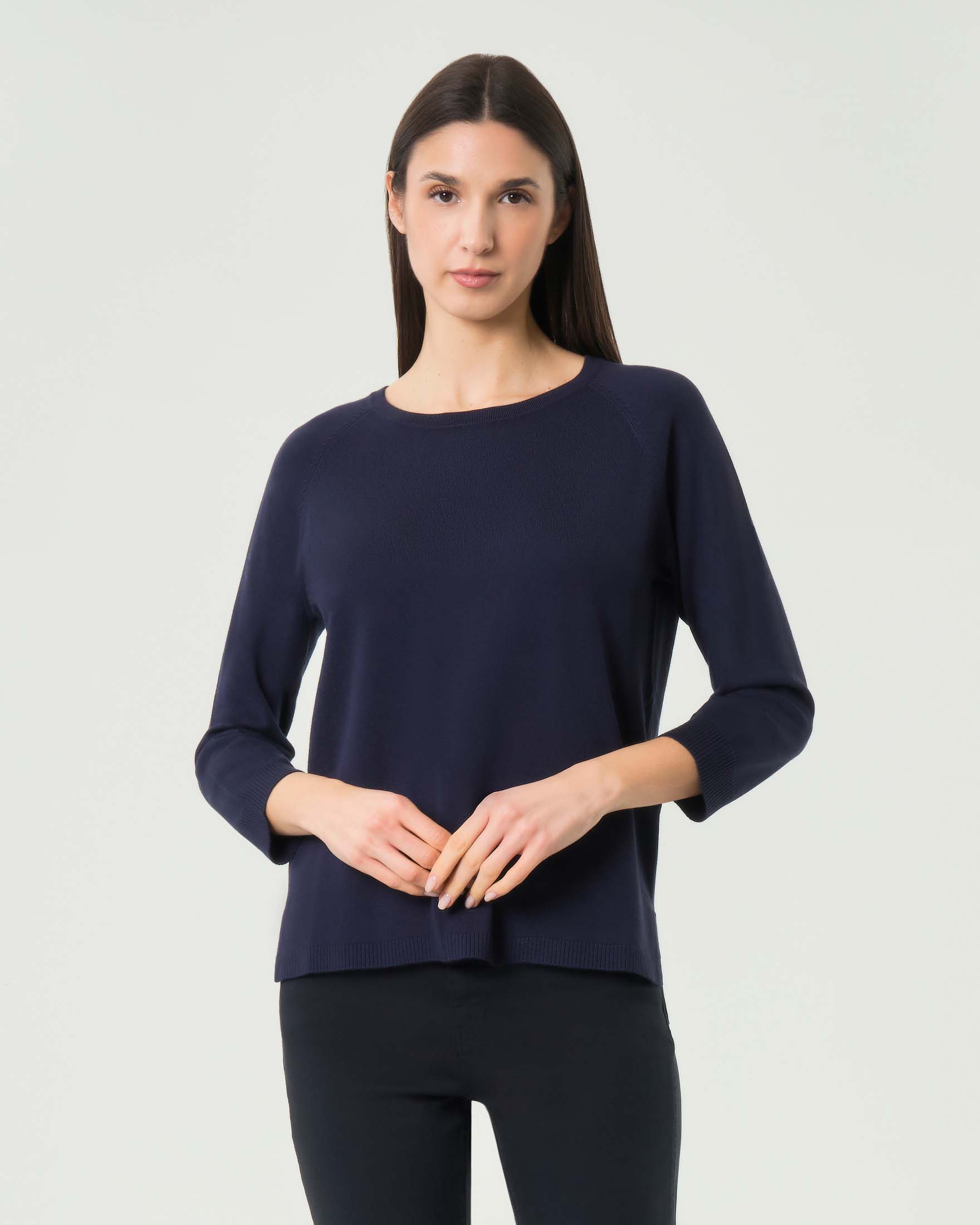 Maglia con maniche a tre quarti blu in viscosa stretch con spacchi laterali
