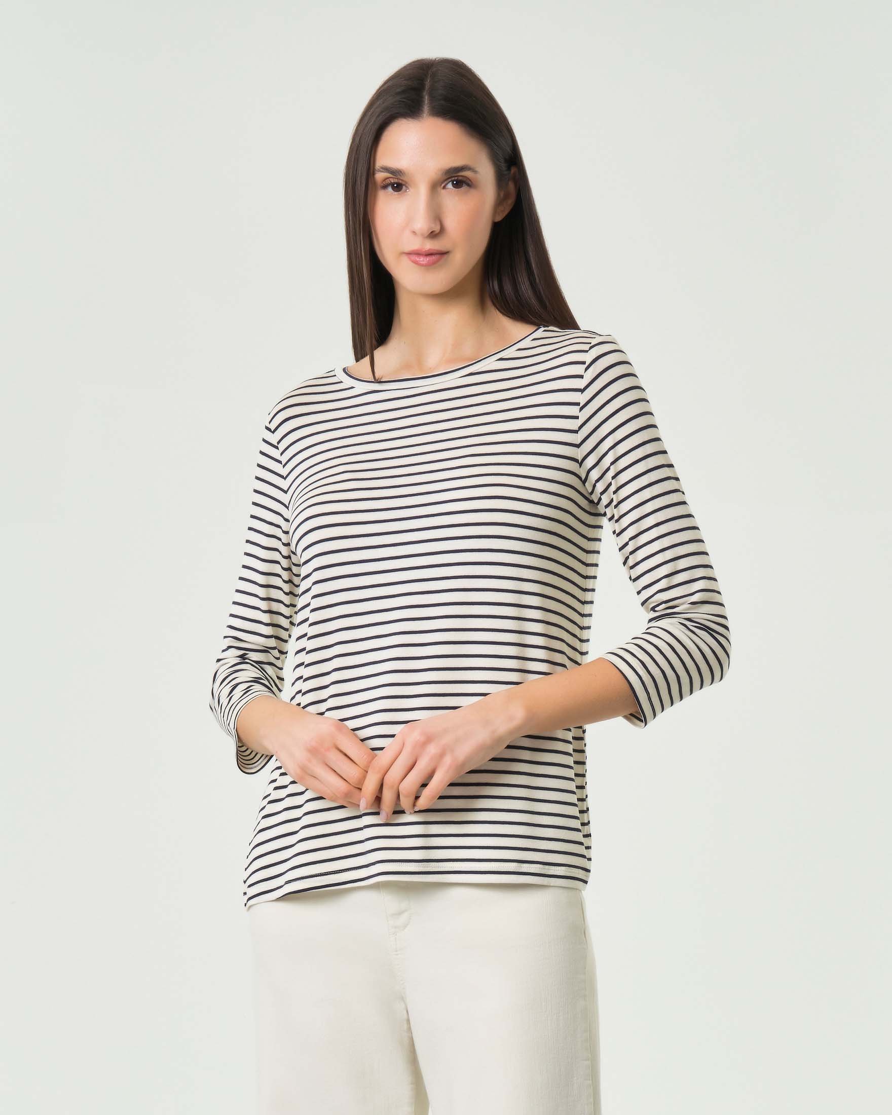 T-shirt con maniche a tre quarti a righe bianche e blu in jersey stretch
