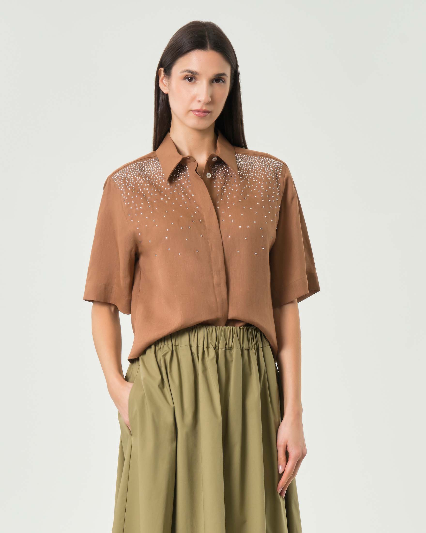 Camicia a maniche corte color cuoio Sport in puro lino con decorazione di strass sul petto