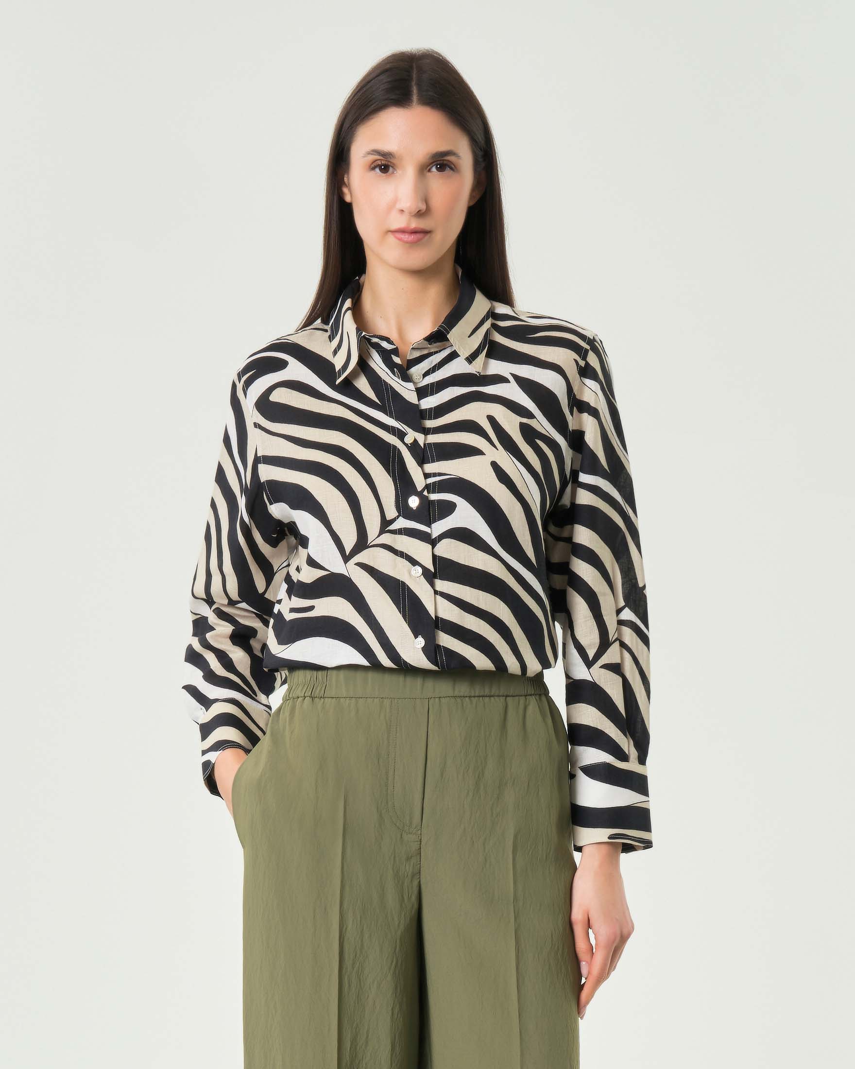 Camicia beige Sport in puro lino con stampa zebrata nera e carrè posteriore