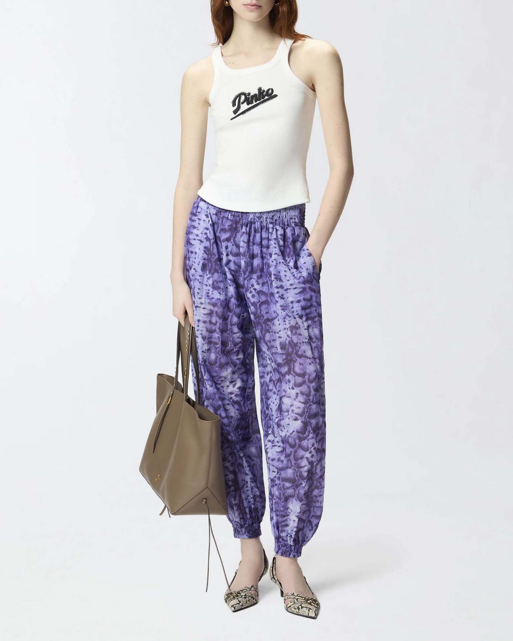 Canotta bianca Pinko in cotone stretch a costine con scritta logo e perline
