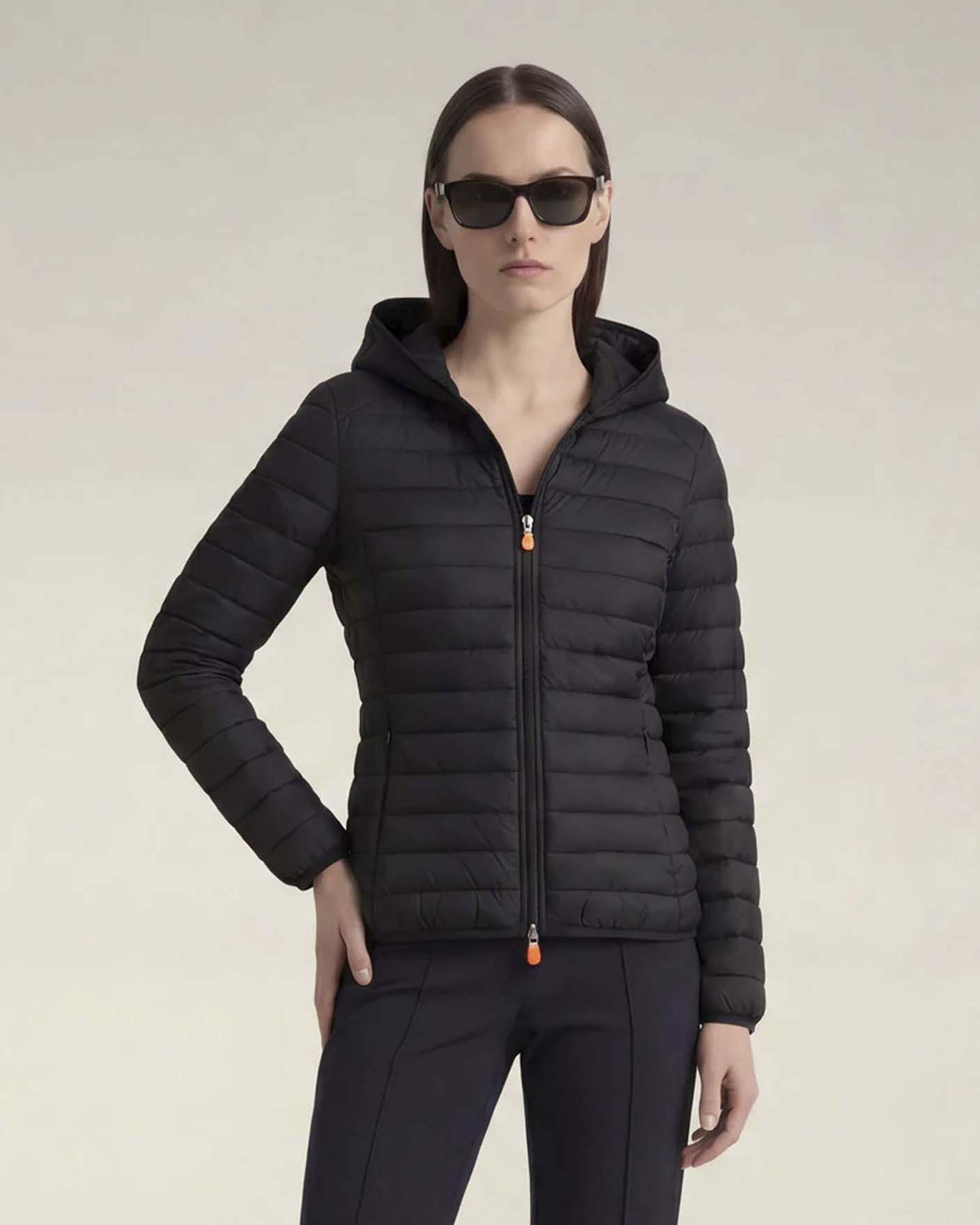 Piumino 100 grammi Save The Duck nero con cappuccio e chiusura zip doppio cursore