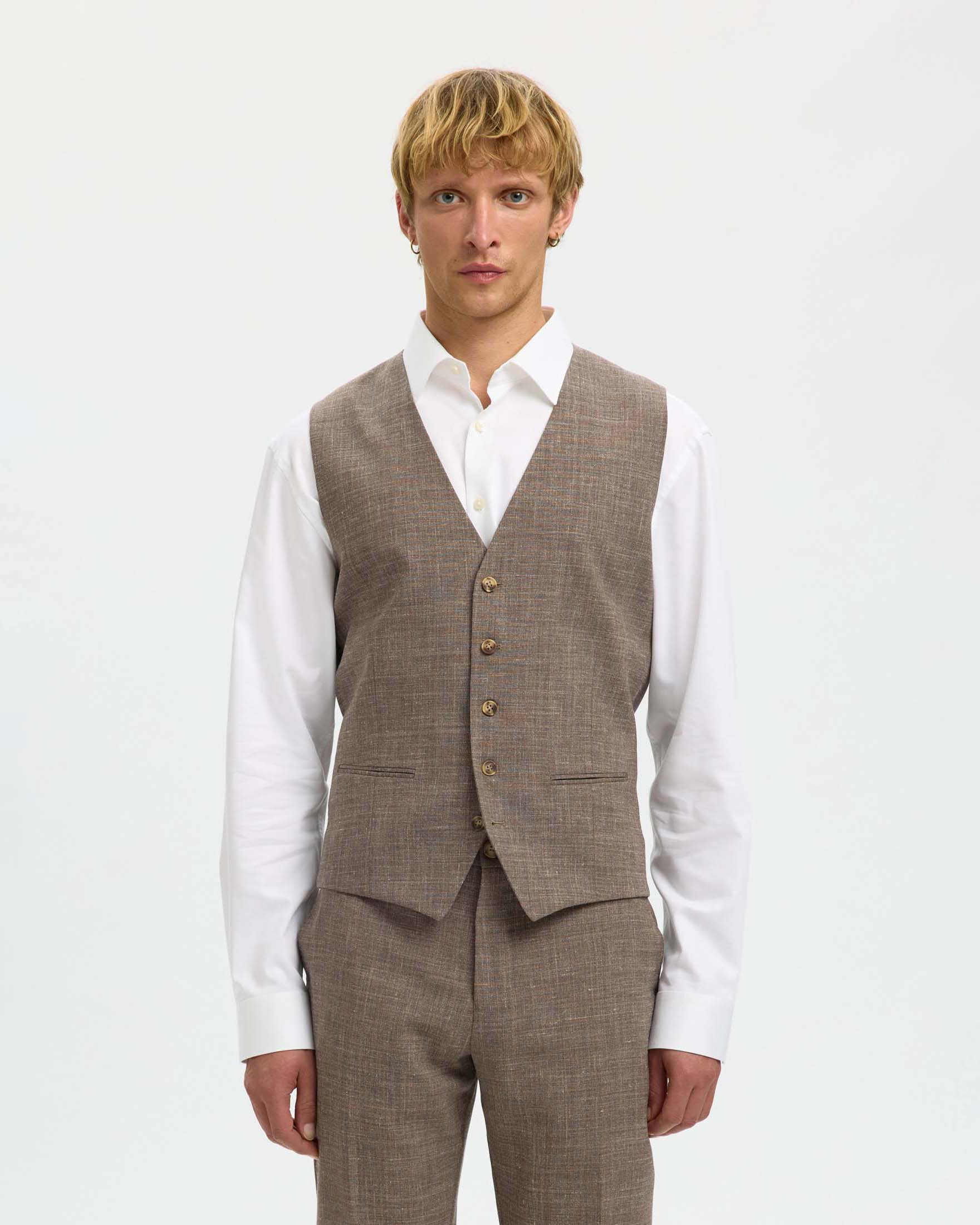 Gilet Selected Homme marrone in tessuto di misto lana e lino stretch con chiusura monopetto image