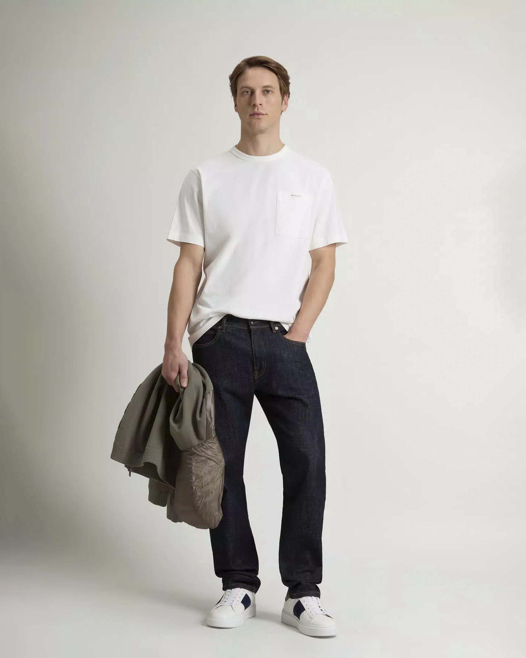 T-shirt Woolrich bianca in jersey di cotone con taschino al petto