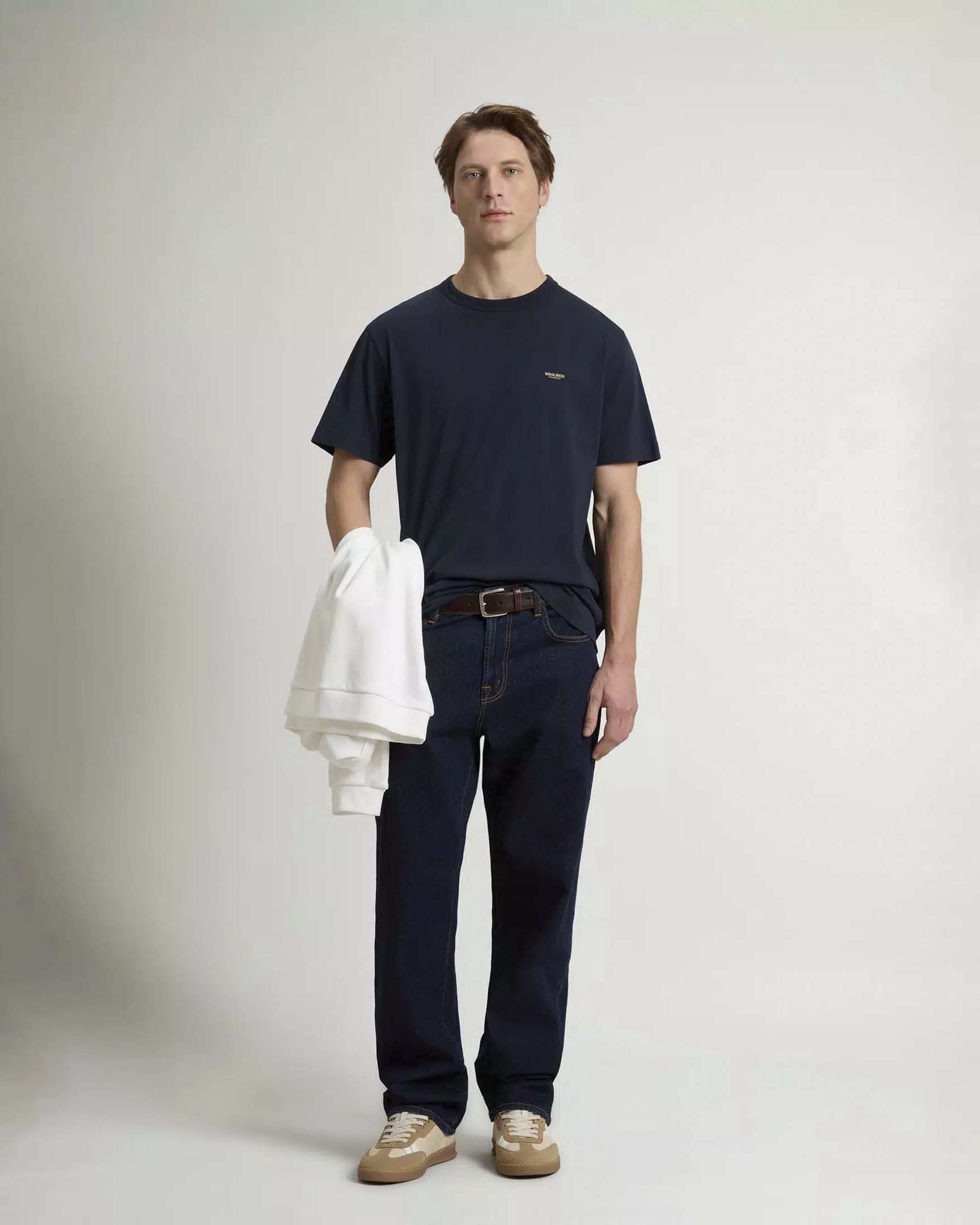 T-shirt Woolrich blu in jersey di cotone con logo stampato al petto