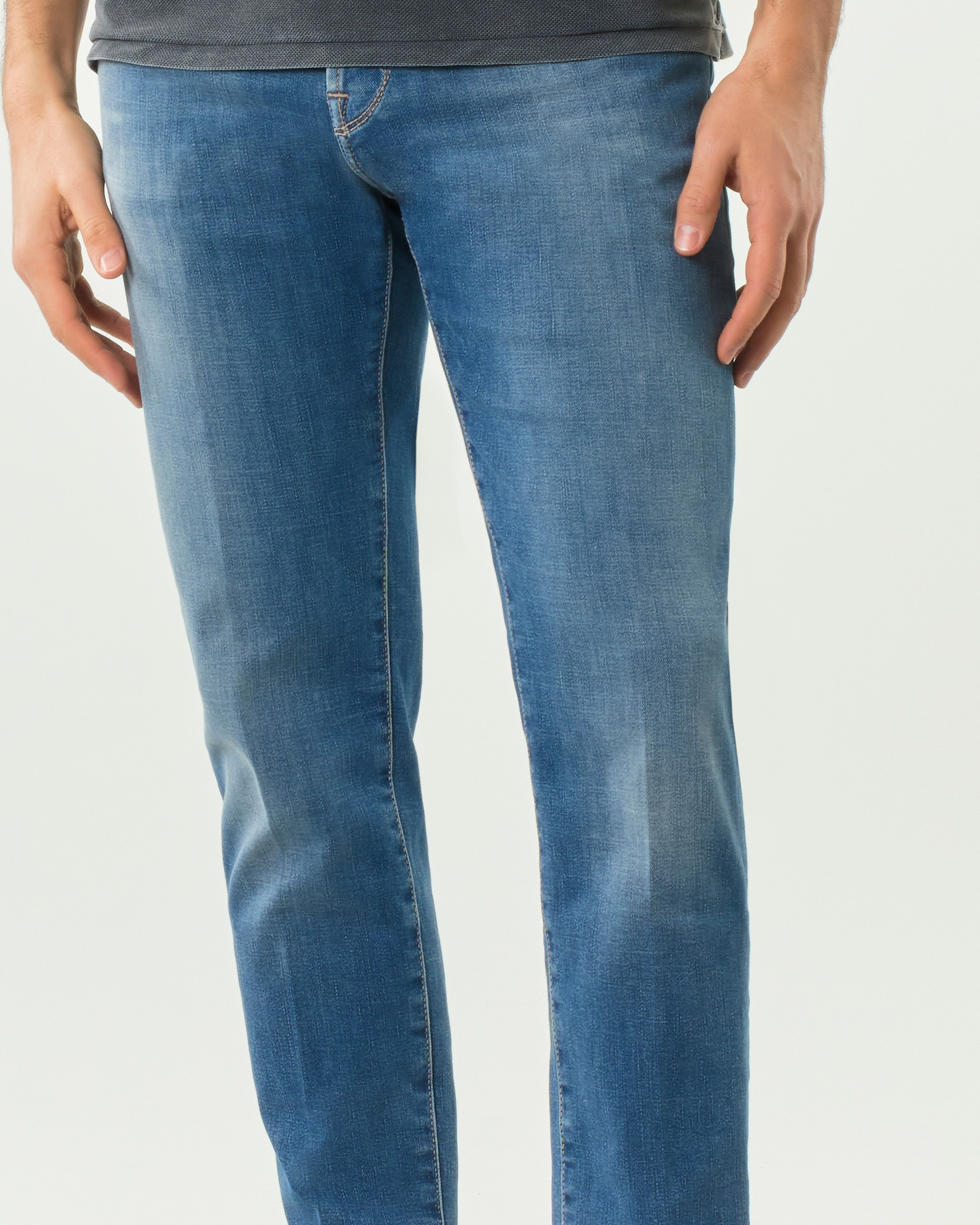Jeans Scott carrot-fit lavaggio medio stone washed in cotone elasticizzato image