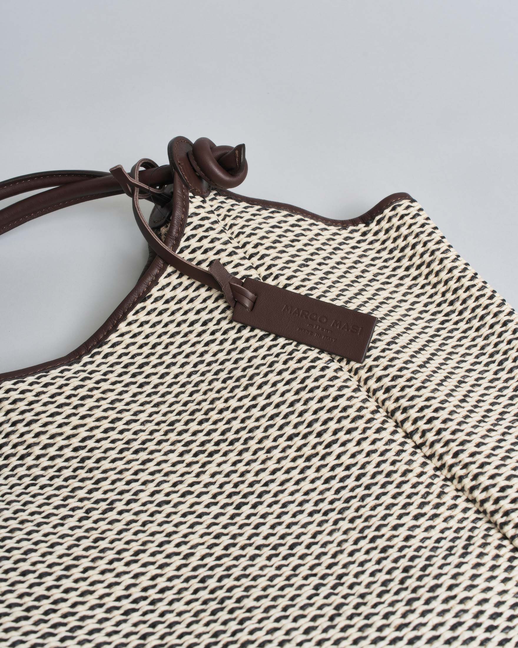 Borsa Marco Masi a spalla in rafia intrecciata color avorio e testa di moro con doppio manico image