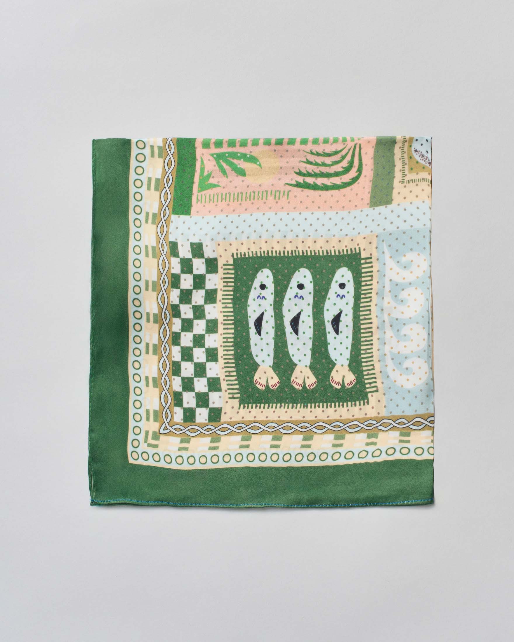 Foulard verde in modal con stampa tropicale e dettagi geometrici