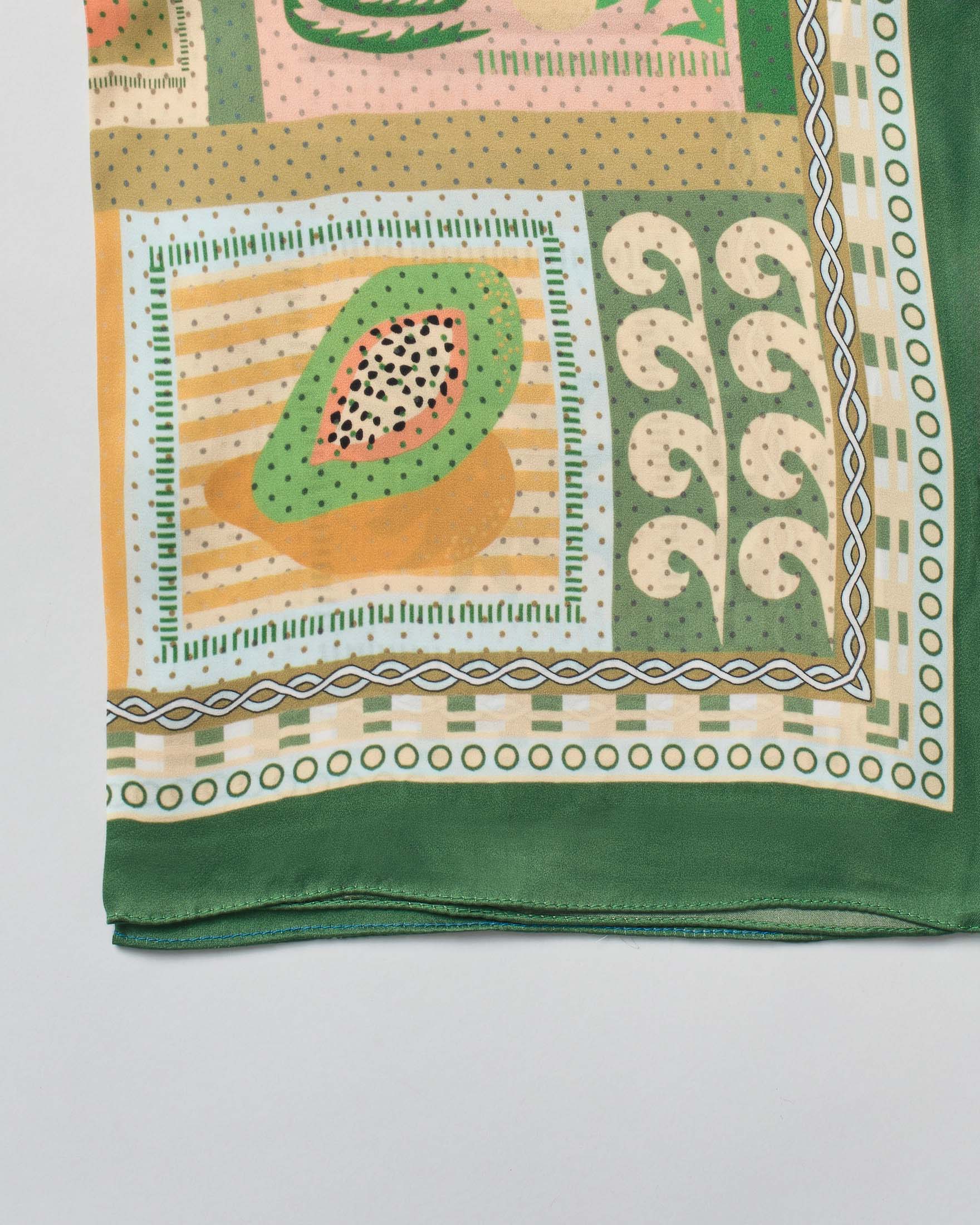 Foulard Pellizzari verde in modal con stampa tropicale e dettagi geometrici image