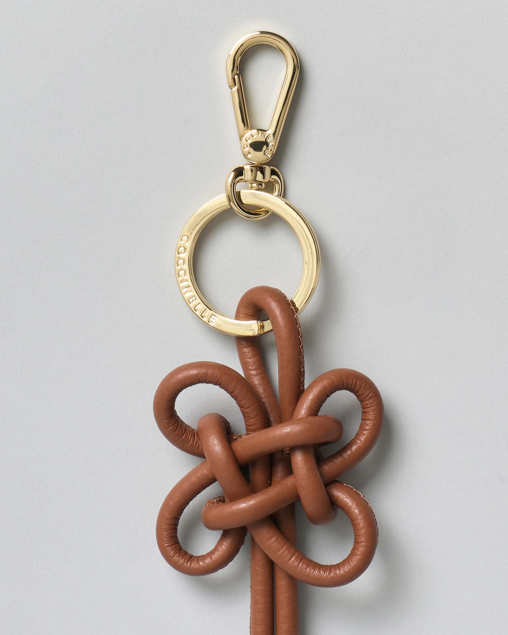 Portachiavi con nodi Coccinelle in pelle color cuoio con anello e moschettone dorati image