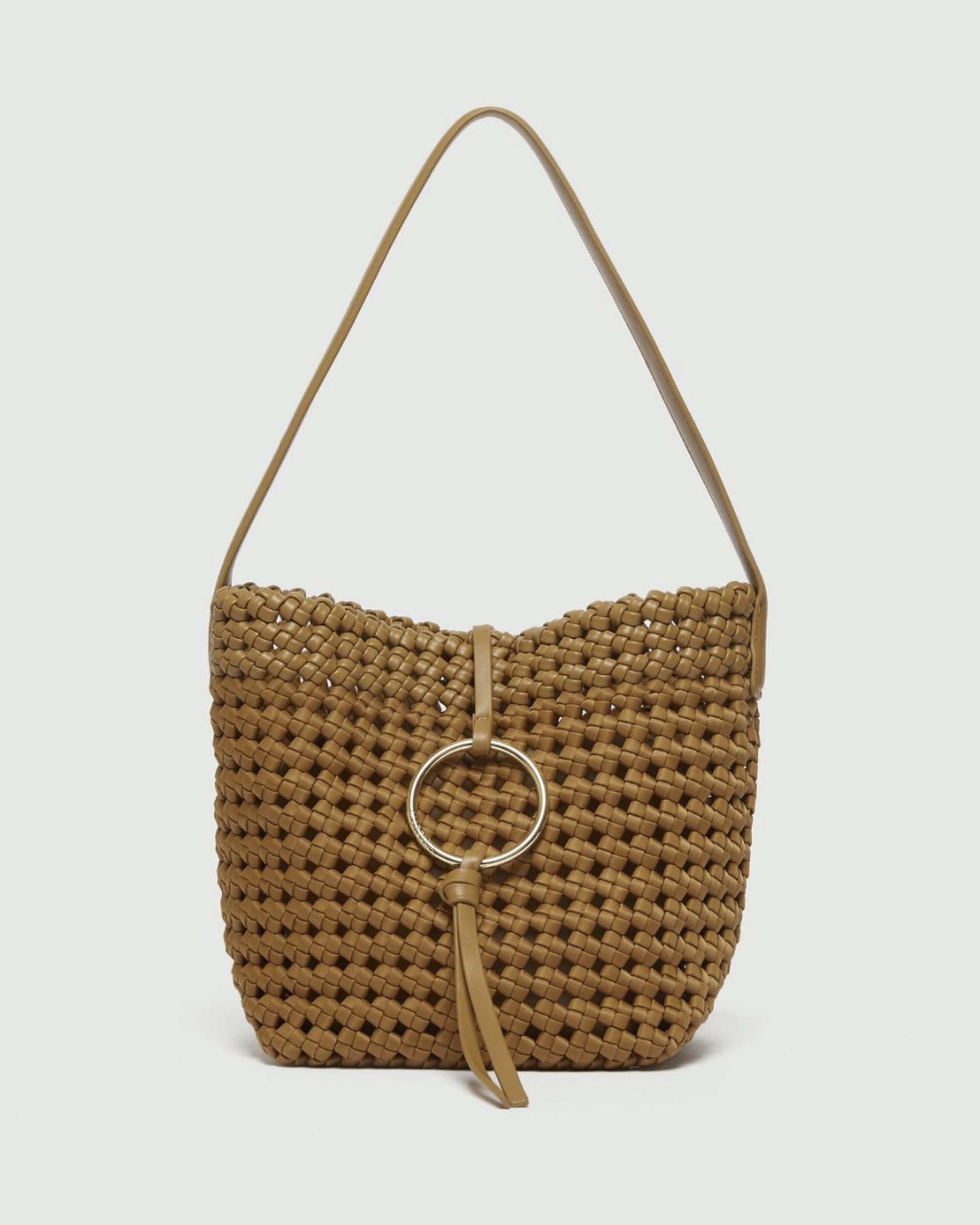 Borsa a secchiello Marella color cuoio in tessuto intrecciato con chiusura a calamita e tracolla