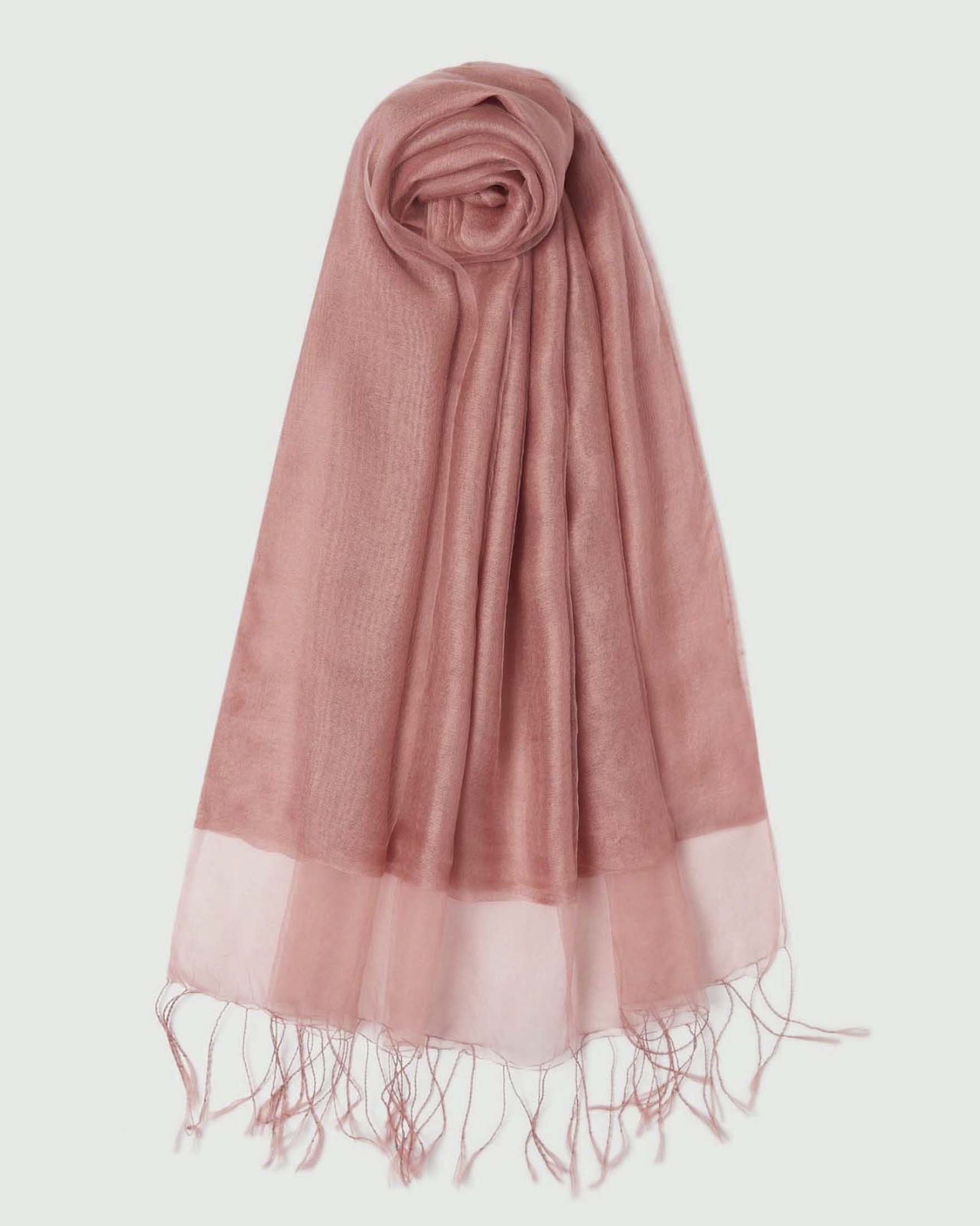 Stola Marella rosa in misto viscosa e seta con frange e inserto semitrasparente