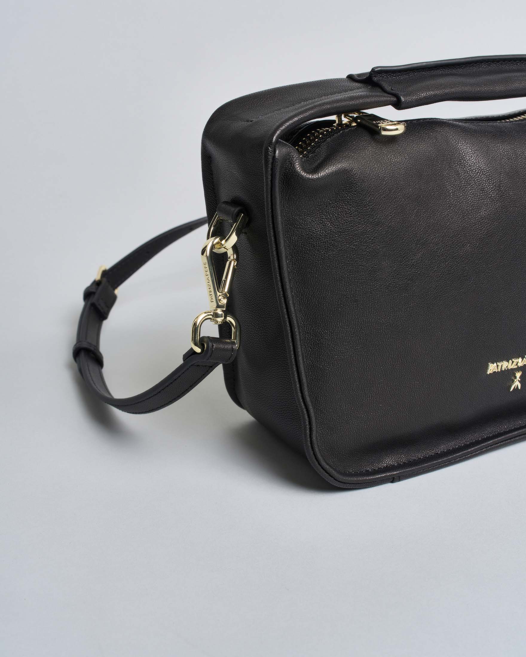 Borsa a spalla Contemporary Hobo piccola nera Patrizia Pepe in pelle image