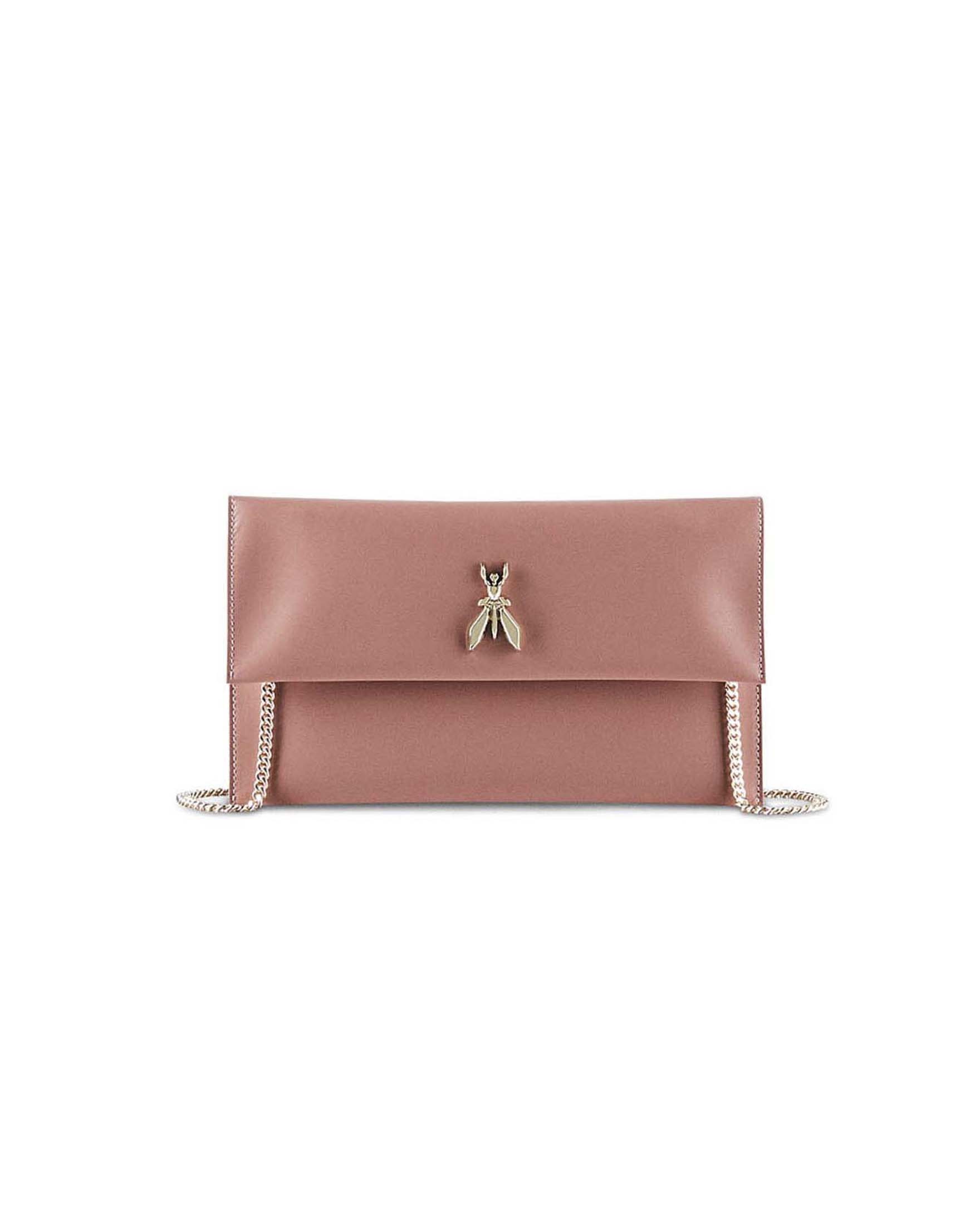 Pochette color terracotta Patrizia Pepe in pelle effetto laminata con tracolla a catena removibile e logo Fly argento