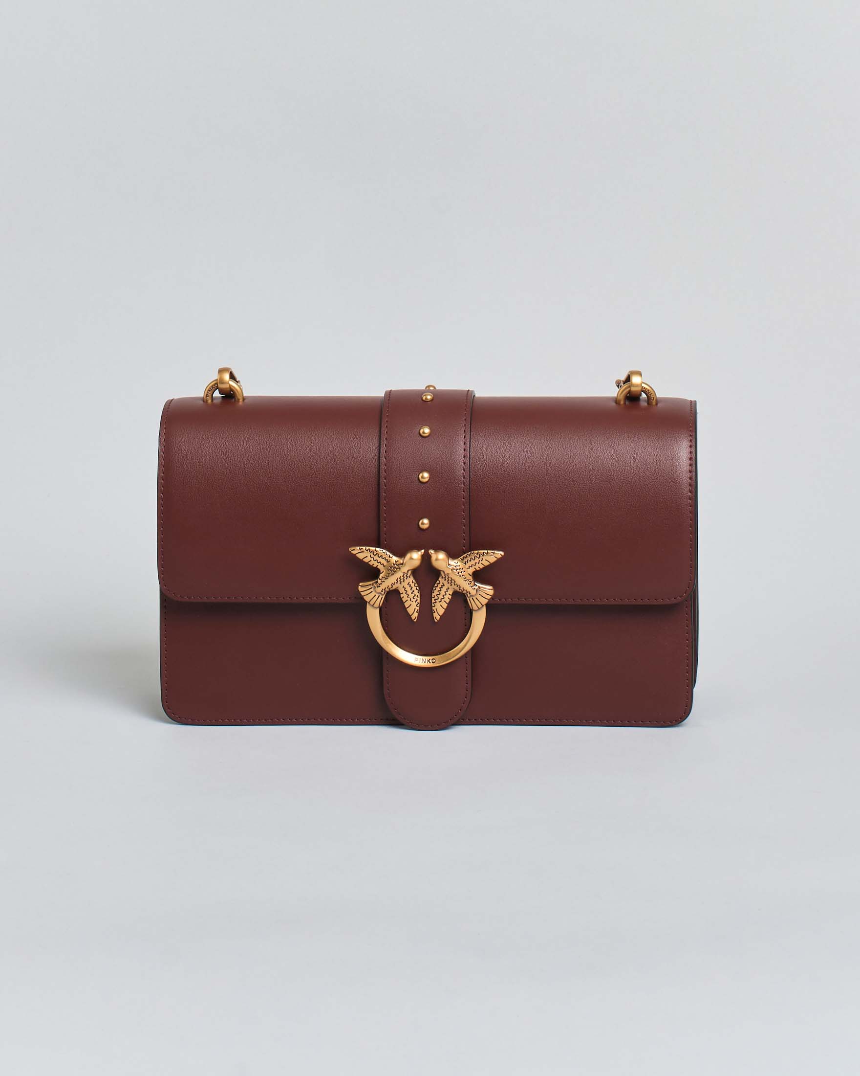 Borsa Love Bag One Pinko in pelle liscia bordeaux con fibbia Love Birds dorata e tracolla a catena