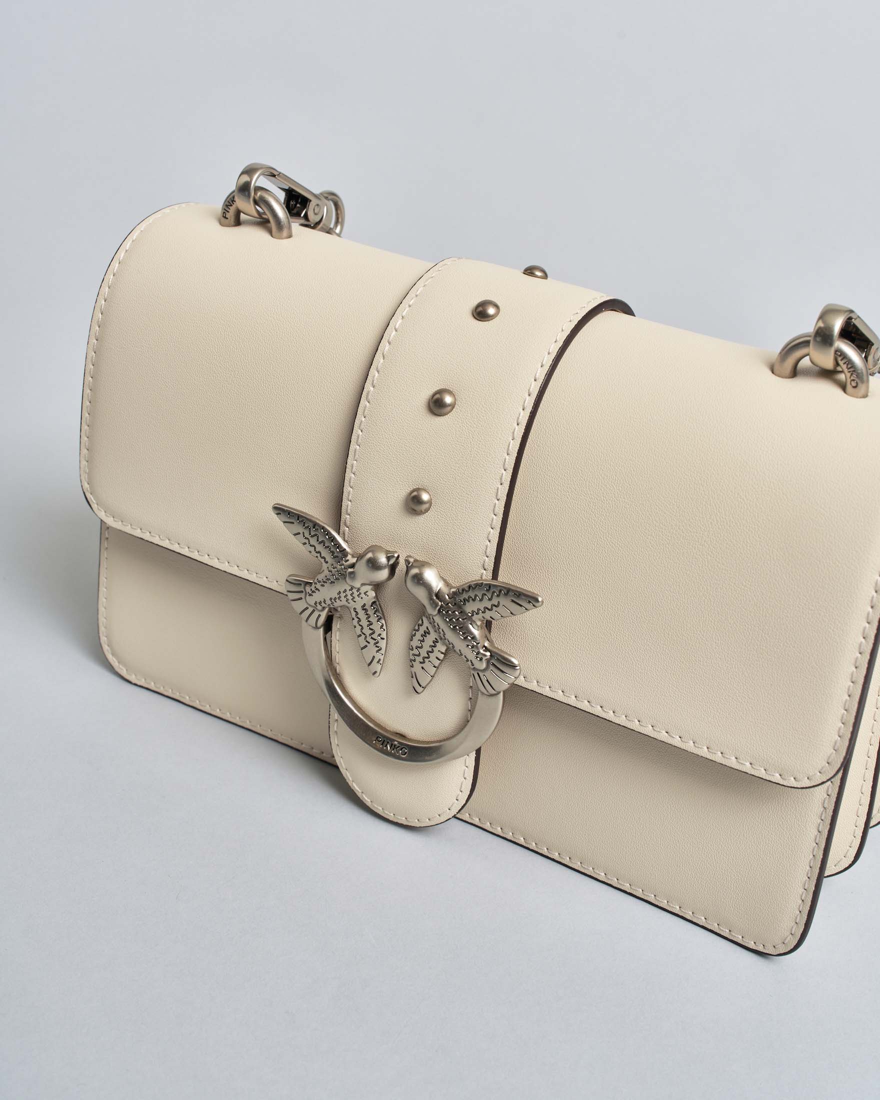 Borsa piccola Love Bag One Pinko in pelle liscia bianca con fibbia Love Birds argentata e tracolla a catena image