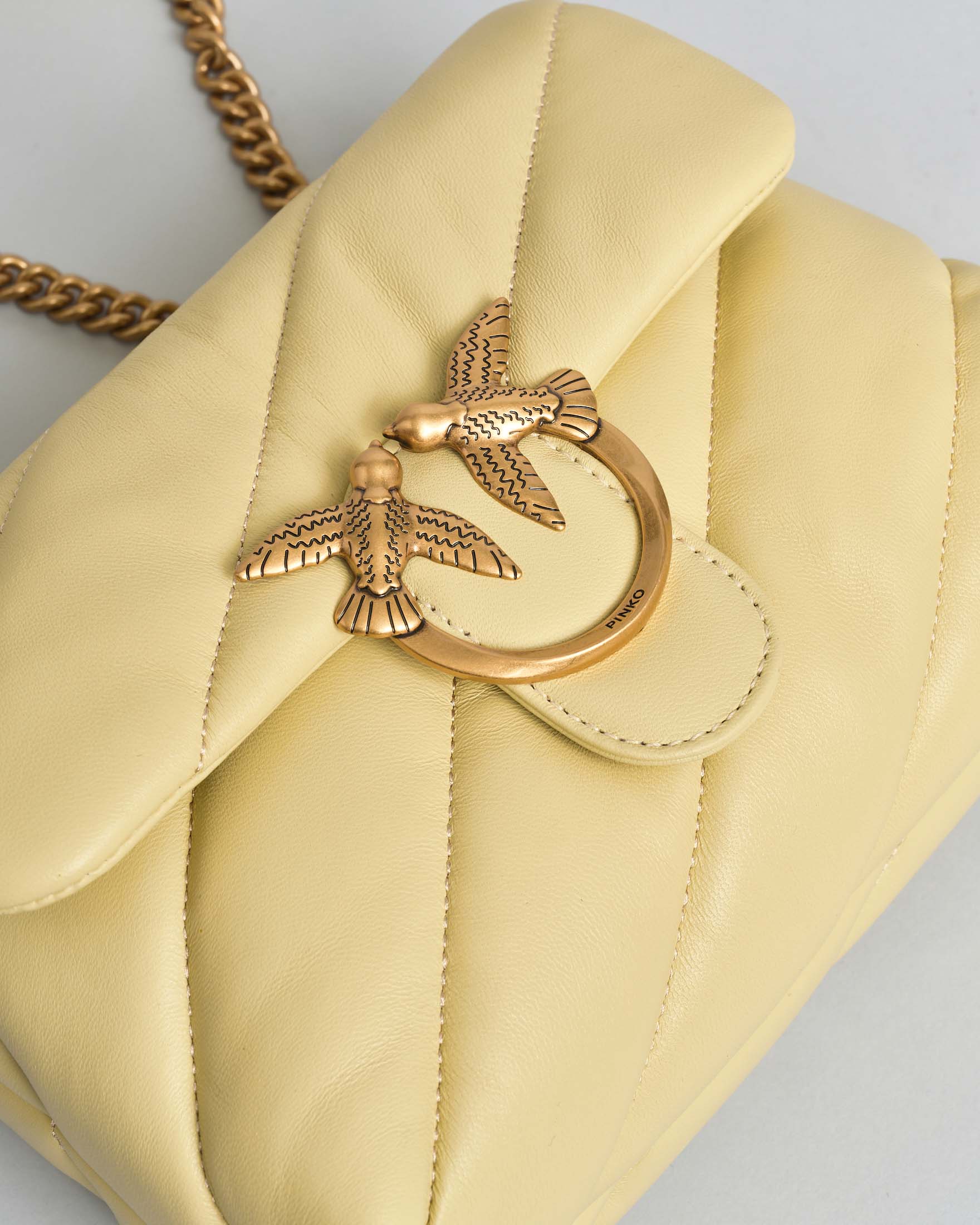 Borsa Mini Love Bag Puff Pinko in pelle gialla con fibbia Love Birds dorata e tracolla image