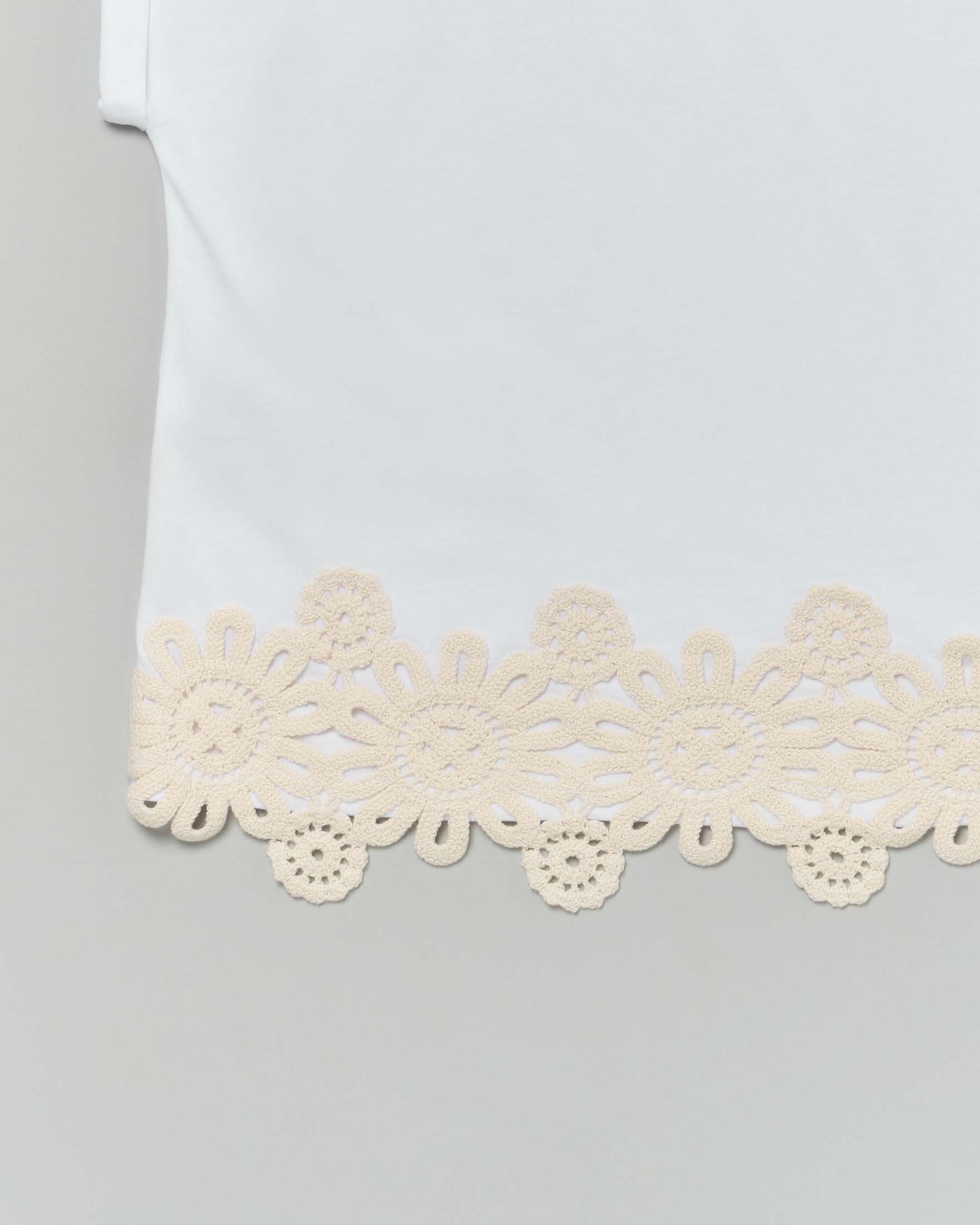T-shirt Liu Jo bianca in cotone stretch con crochet avorio sul retro image