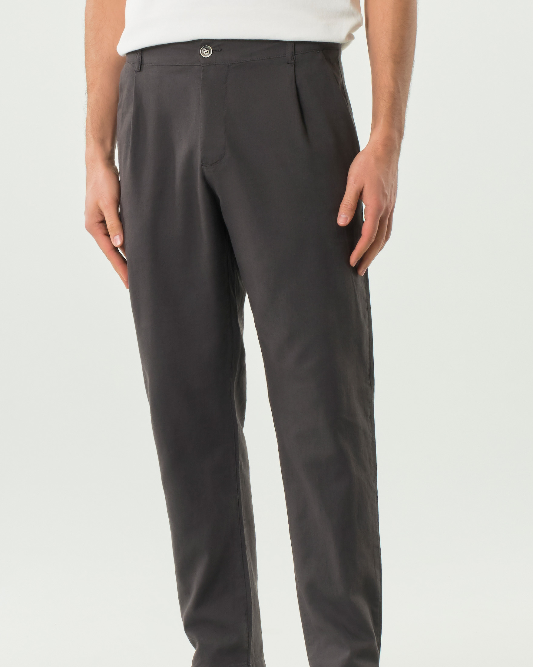 Pantalone chino marrone My Stuff in misto lino e cotone con pinces image