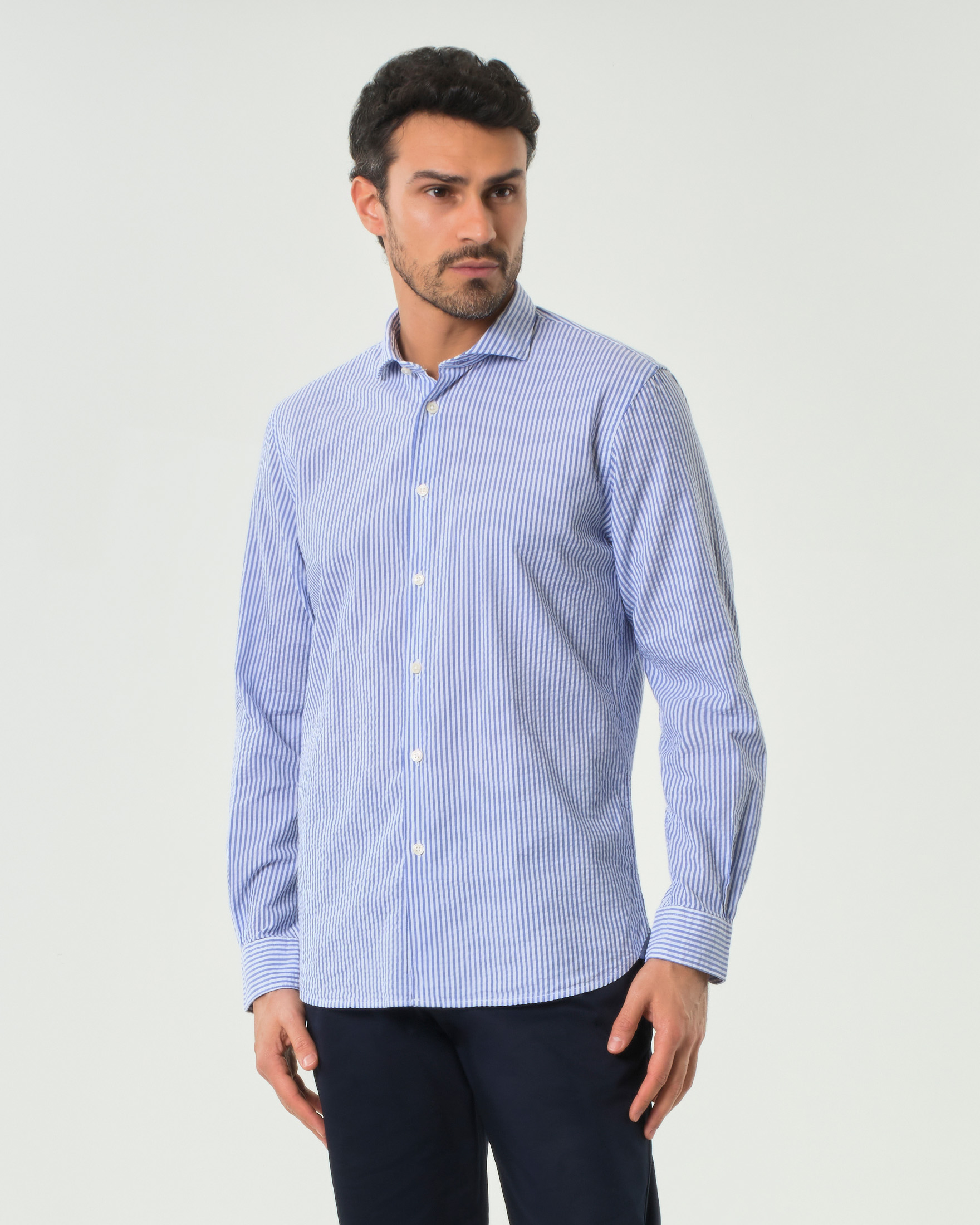 Camicia a righe bianche e celesti in seersucker di puro cotone