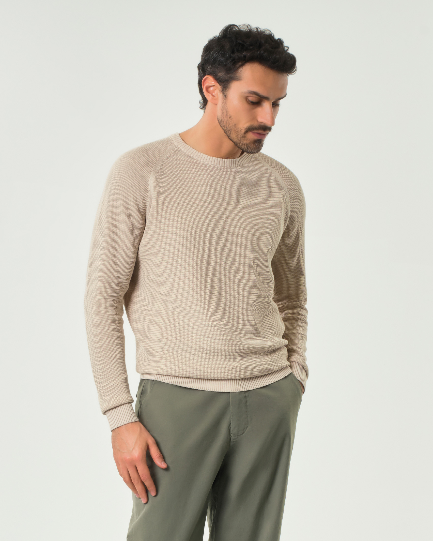 Maglia girocollo beige in puro cotone micro armatura con maniche raglan