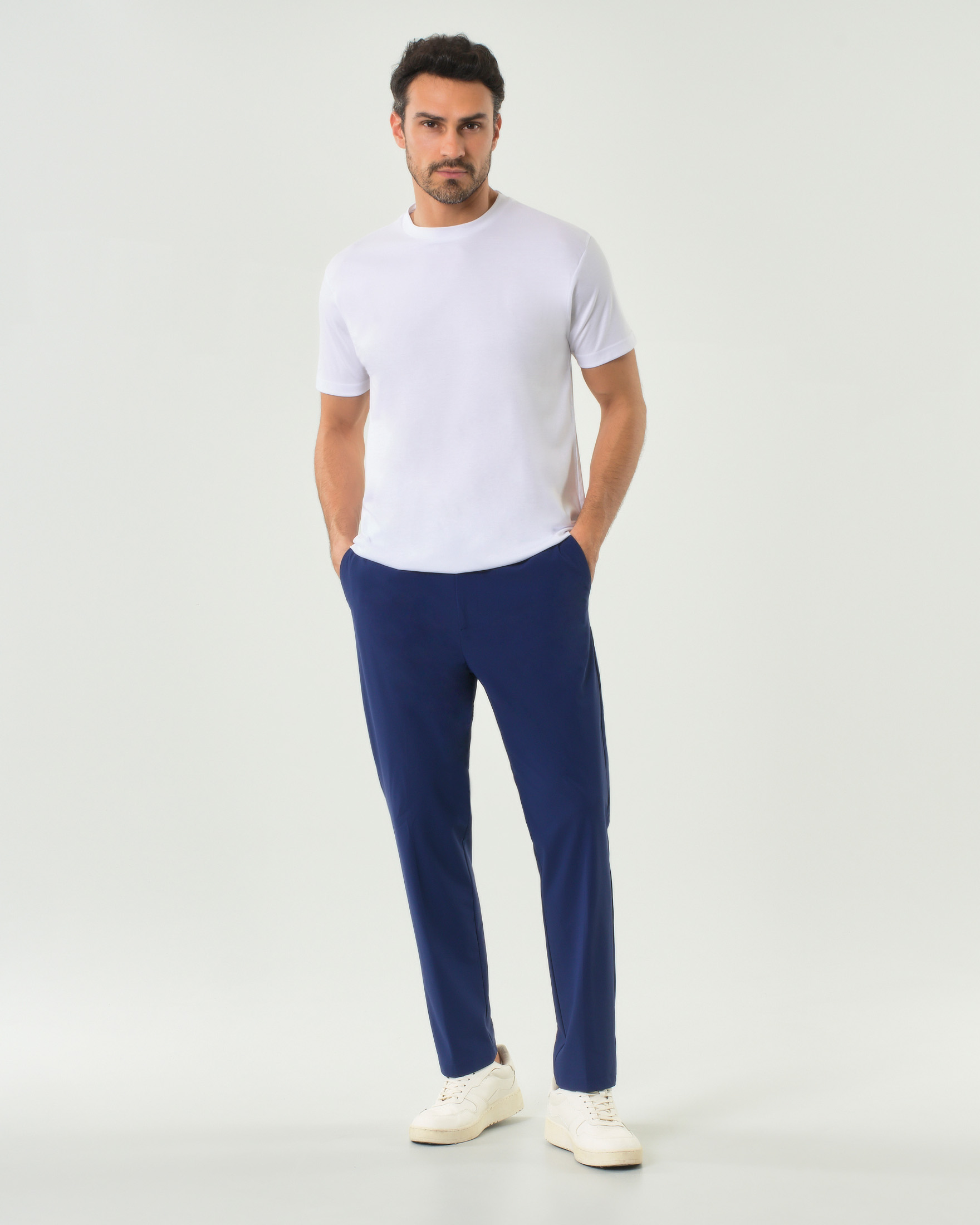 Pantaloni chino slim Pellizzari blu indaco in tessuto tecnico stretch con elastico inserito sul retro