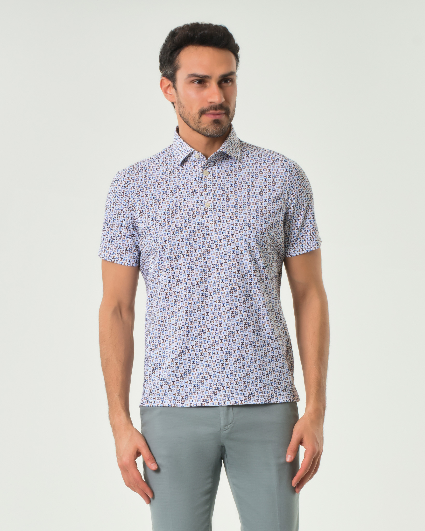 Polo Pellizzari bianca in tessuto tecnico hyper comfort con micro fantasia noce e azzurra