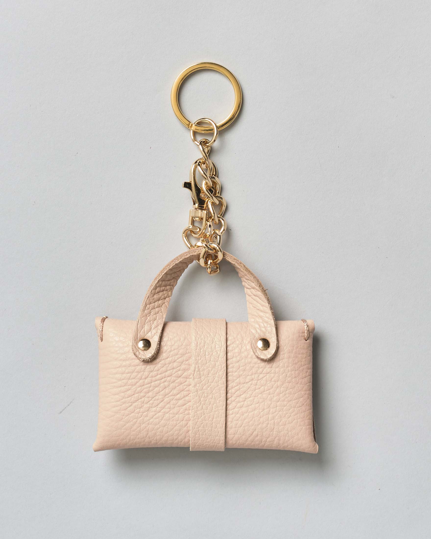 Portachiavi Charm Visonà in pelle color cipria image