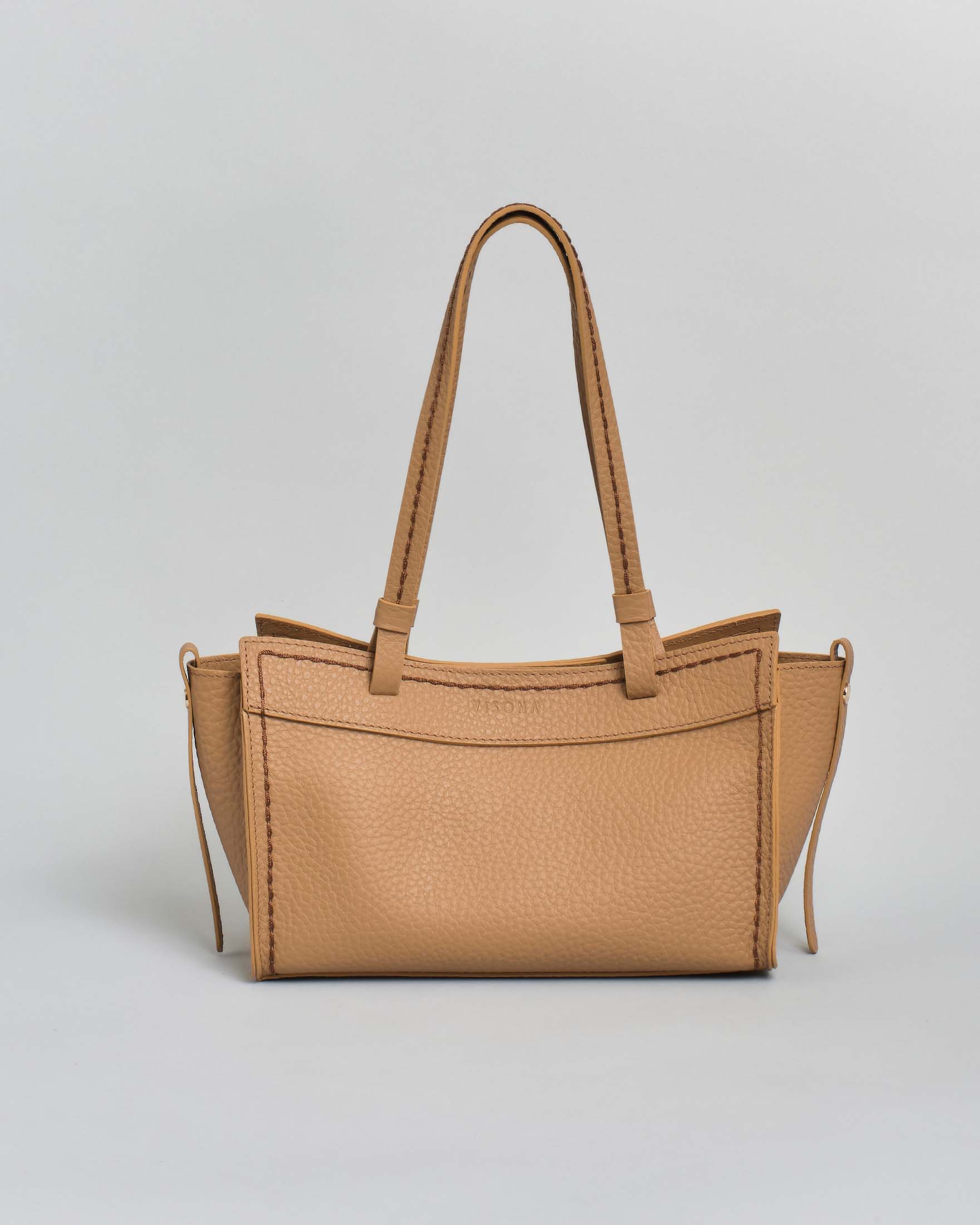 Shopping bag Visonà piccola in pelle martellata color cuoio con chiusura zip