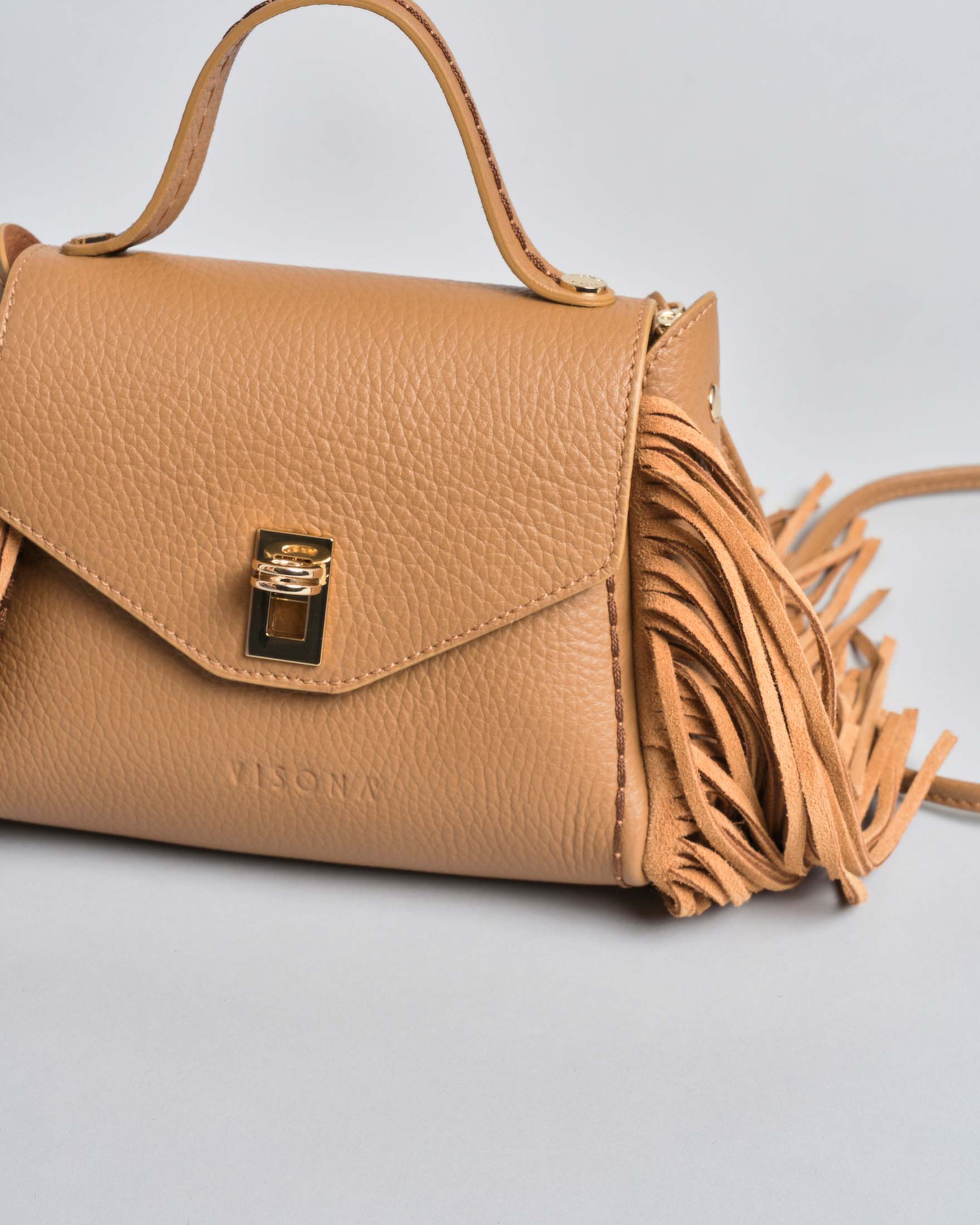 Mini Bag Visonà color cammello in pelle martellata con frange e tracolla removibile image