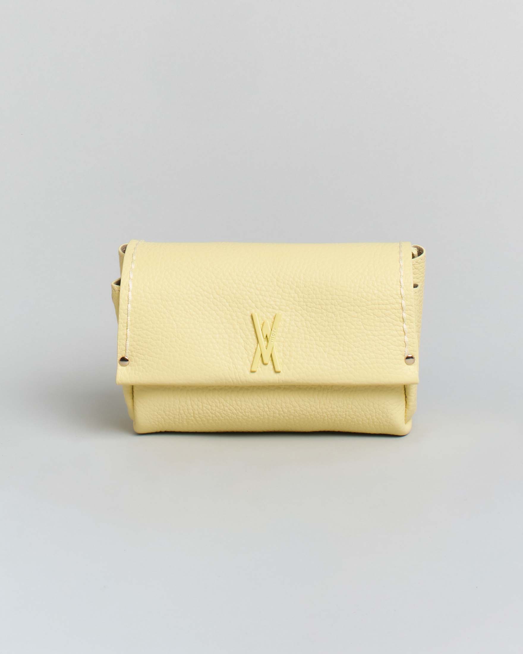 Mini Bag Visonà gialla in pelle martellata con patta e tracolla removibile